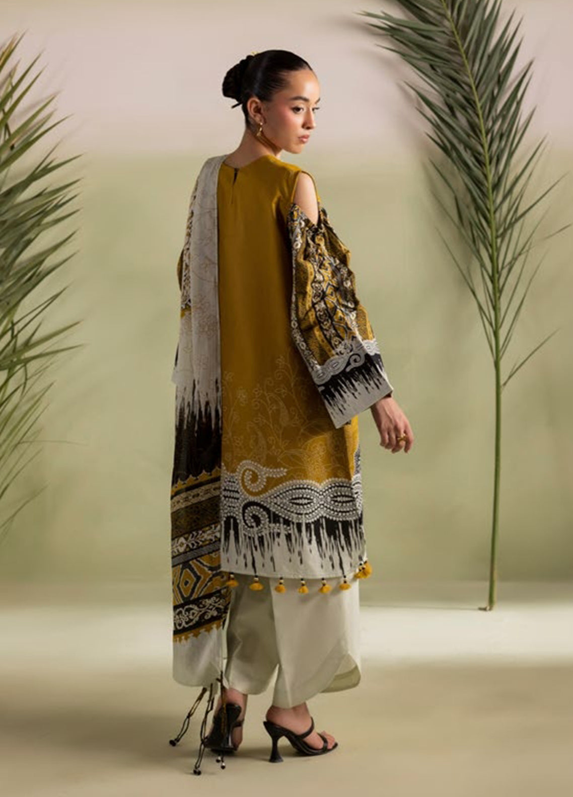 Bagheecha By Gul Ahmed Embroidered Lawn 3 Piece Unstitched Suit GA26BS D-CL-62362 Bagheecha By Gul Ahmed Embroidered Lawn 3 Piece Unstitched Suit GA26BS D-CL-62362
