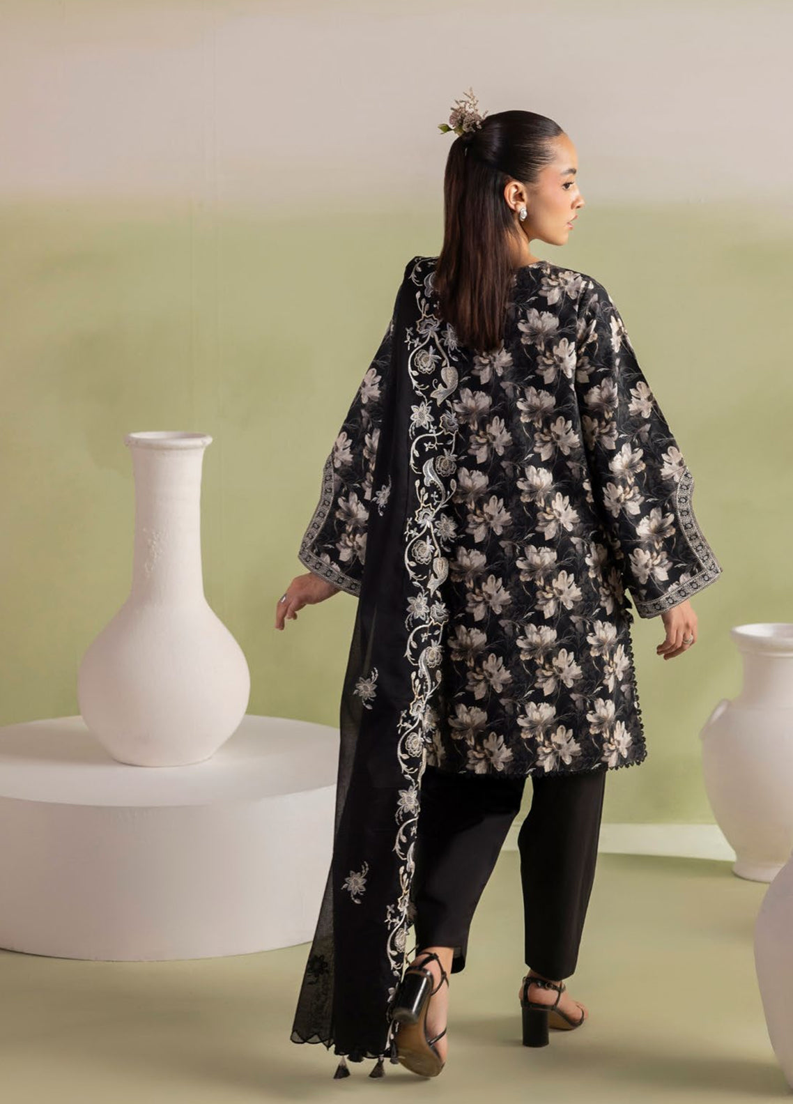 Bagheecha By Gul Ahmed Embroidered Lawn 3 Piece Unstitched Suit GA26BS D-DN-62077 Bagheecha By Gul Ahmed Embroidered Lawn 3 Piece Unstitched Suit GA26BS D-DN-62077