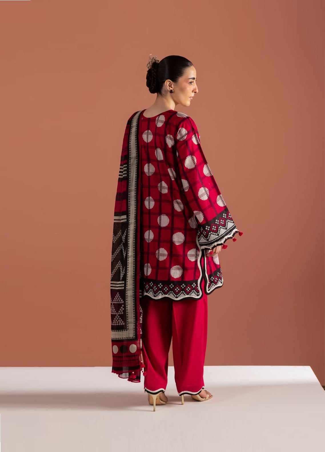 Bagheecha By Gul Ahmed Printed Lawn 3 Piece Unstitched Suit GA26BS D-CL-62377 Bagheecha By Gul Ahmed Printed Lawn 3 Piece Unstitched Suit GA26BS D-CL-62377