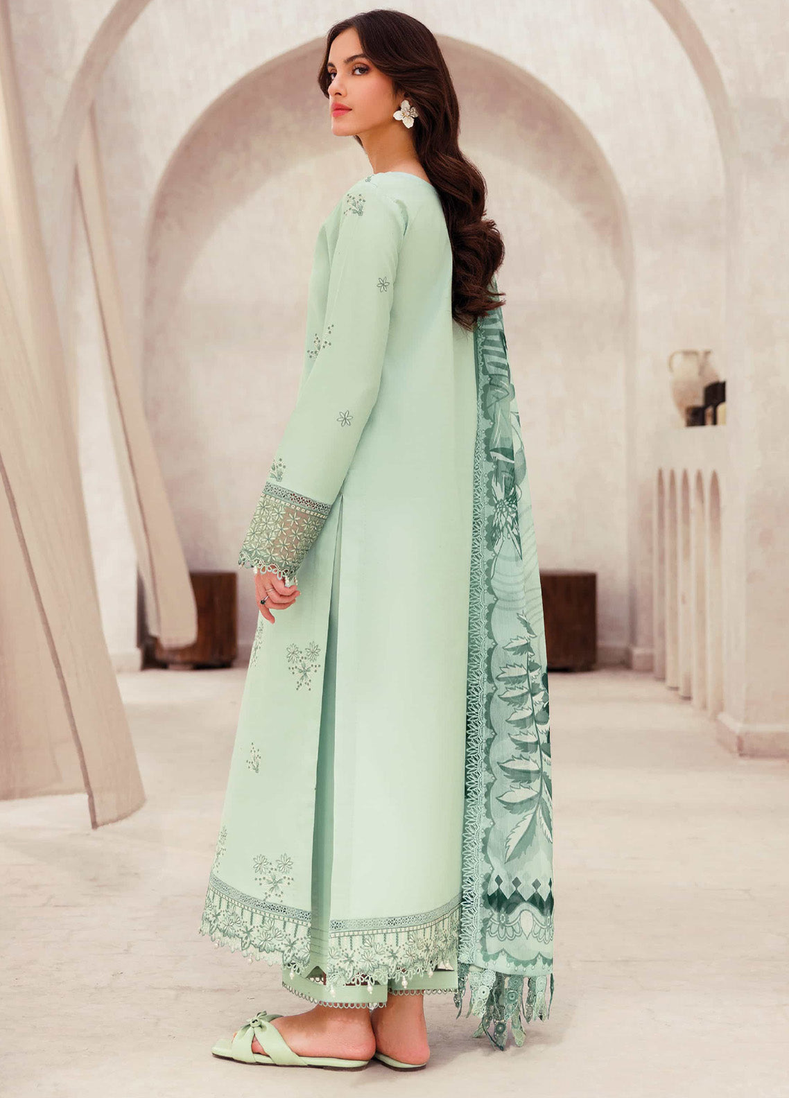Bahar by Farasha Embroidered Lawn Suits Unstitched 3 Piece - FSH25B 04 AQUA CASCADE Bahar by Farasha Embroidered Lawn Suits Unstitched 3 Piece - FSH25B 04 AQUA CASCADE