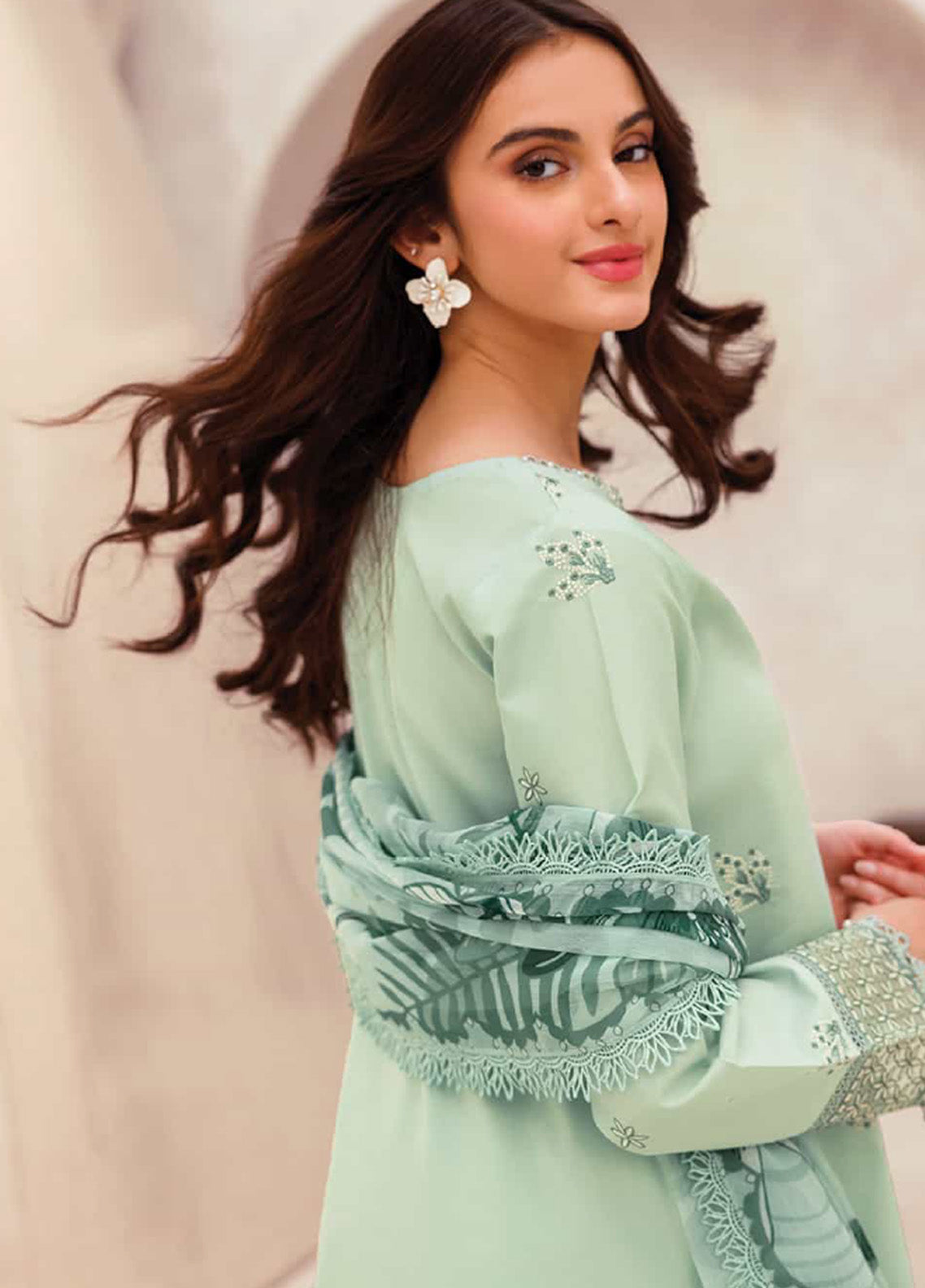 Bahar by Farasha Embroidered Lawn Suits Unstitched 3 Piece - FSH25B 04 AQUA CASCADE Bahar by Farasha Embroidered Lawn Suits Unstitched 3 Piece - FSH25B 04 AQUA CASCADE