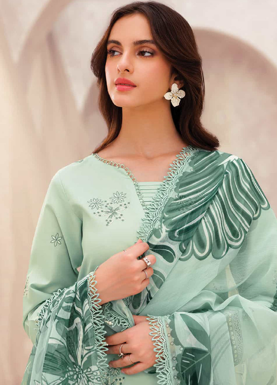 Bahar by Farasha Embroidered Lawn Suits Unstitched 3 Piece - FSH25B 04 AQUA CASCADE Bahar by Farasha Embroidered Lawn Suits Unstitched 3 Piece - FSH25B 04 AQUA CASCADE