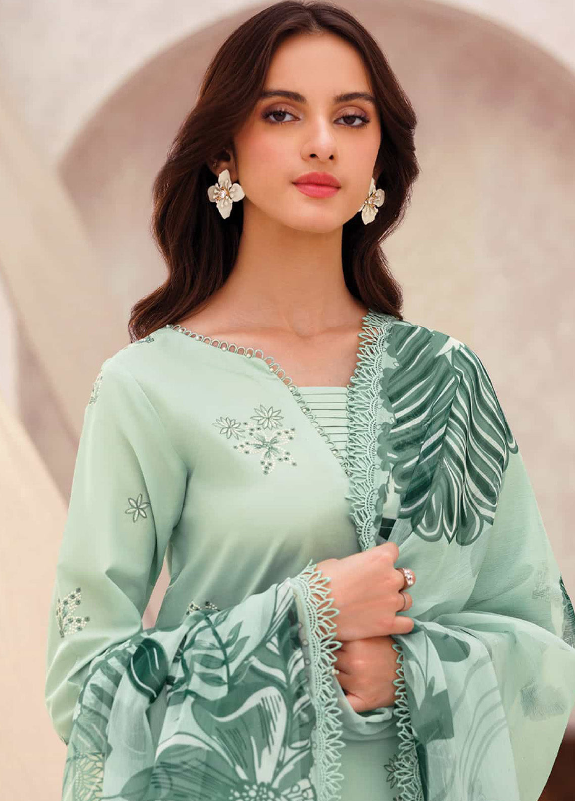 Bahar by Farasha Embroidered Lawn Suits Unstitched 3 Piece - FSH25B 04 AQUA CASCADE Bahar by Farasha Embroidered Lawn Suits Unstitched 3 Piece - FSH25B 04 AQUA CASCADE