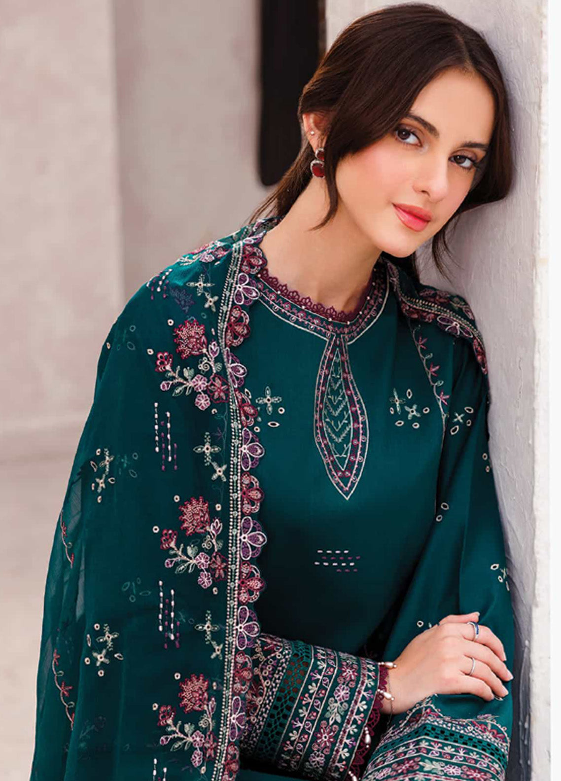 Bahar by Farasha Embroidered Lawn Suits Unstitched 3 Piece - FSH25B 11 JADE BLISS Bahar by Farasha Embroidered Lawn Suits Unstitched 3 Piece - FSH25B 11 JADE BLISS