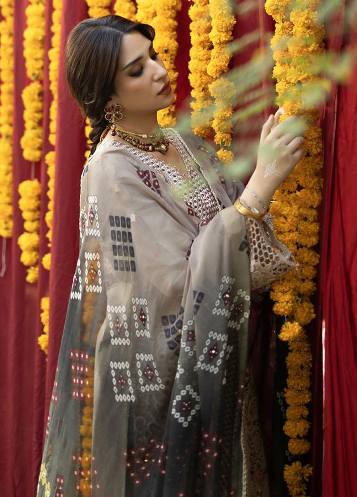 Bandhani By Al Zohaib Chikankari Lawn Suits Unstitched 3 Piece - AZ26BCL BTJ-26-07 Bandhani By Al Zohaib Chikankari Lawn Suits Unstitched 3 Piece - AZ26BCL BTJ-26-07