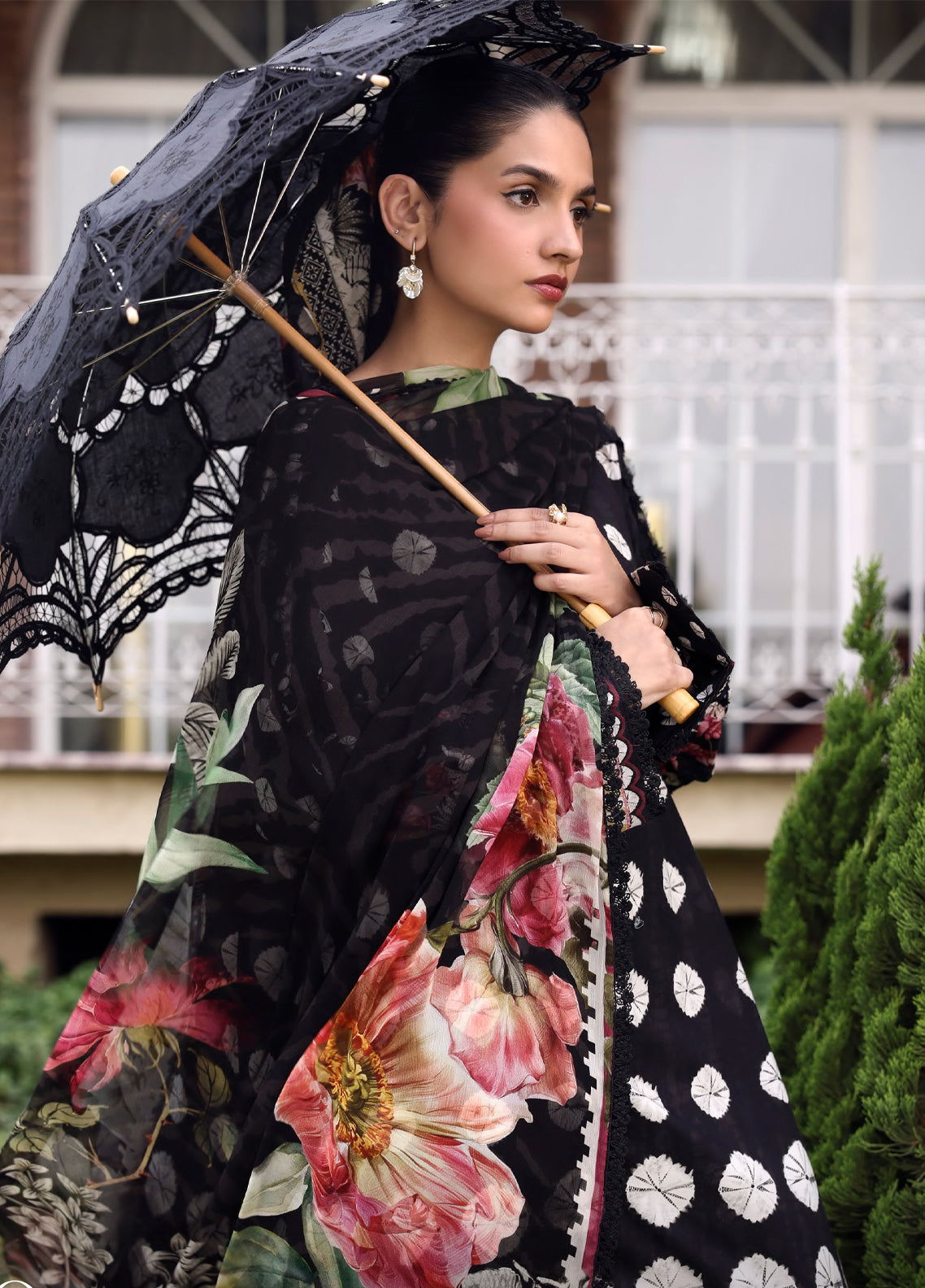 Belladore By Elaf Printed Lawn 3 Piece Unstitched Suit EF26BPC D-EPA-1B QUEEN Belladore By Elaf Printed Lawn 3 Piece Unstitched Suit EF26BPC D-EPA-1B QUEEN