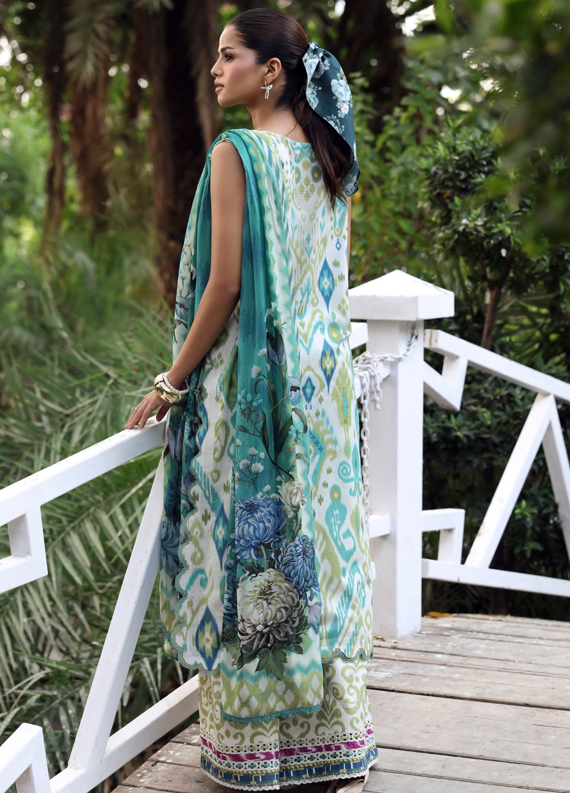 Belladore By Elaf Printed Lawn 3 Piece Unstitched Suit EF26BPC D-EPA-2B JUNE Belladore By Elaf Printed Lawn 3 Piece Unstitched Suit EF26BPC D-EPA-2B JUNE
