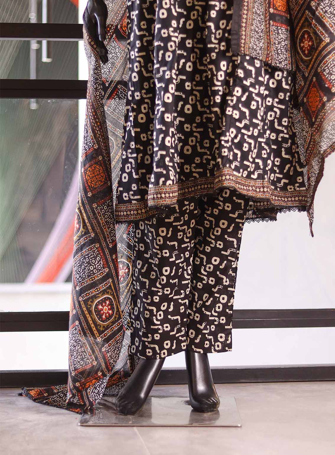 Bin Saeed Digital Printed Lawn Suits Stitched 3 Piece - BS25DPL RF02 Bin Saeed Digital Printed Lawn Suits Stitched 3 Piece - BS25DPL RF02