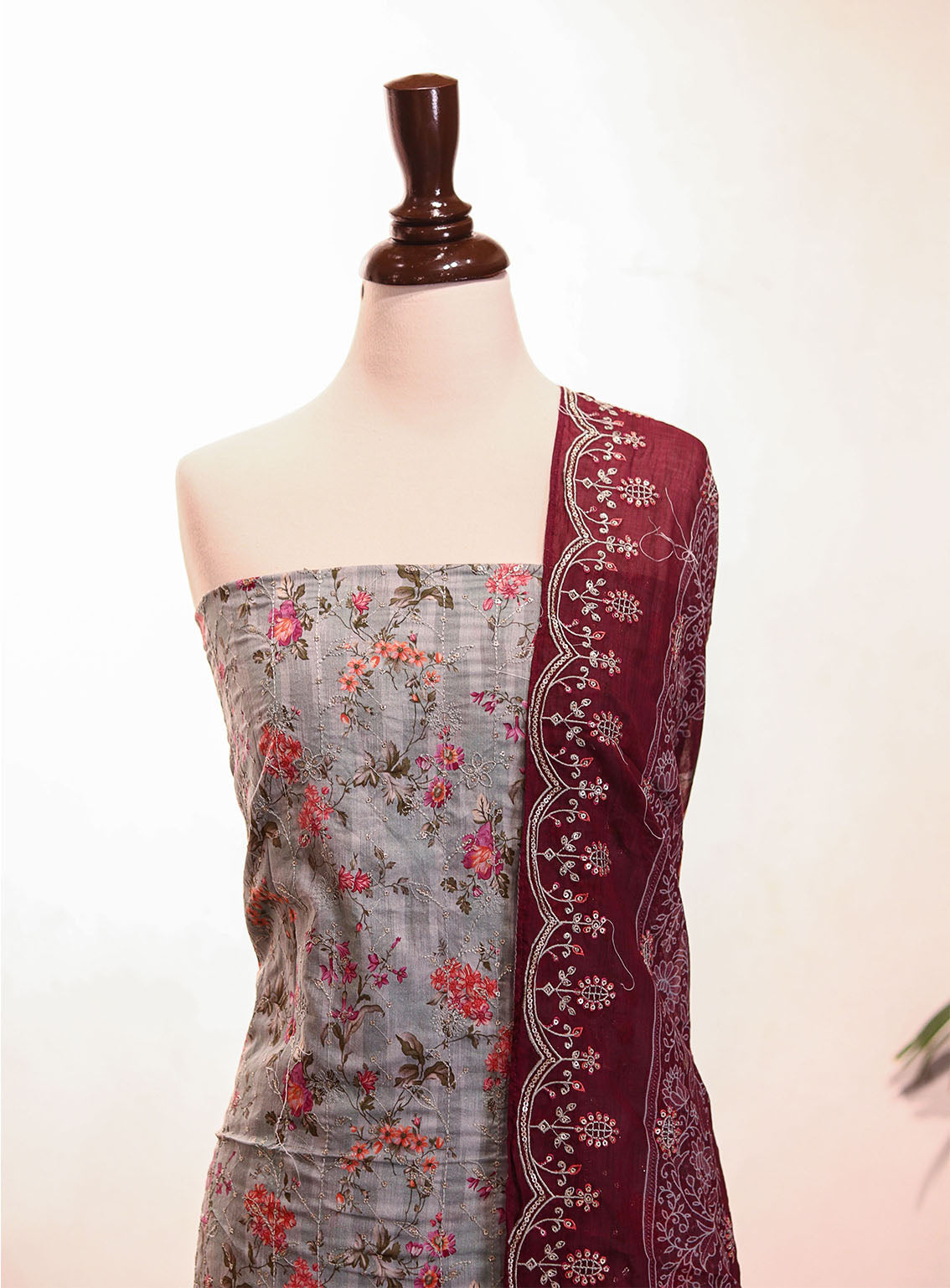 Bin Saeed Embroidered Lawn Suits Unstitched 3 Piece - BS25EL 17 Bin Saeed Embroidered Lawn Suits Unstitched 3 Piece - BS25EL 17