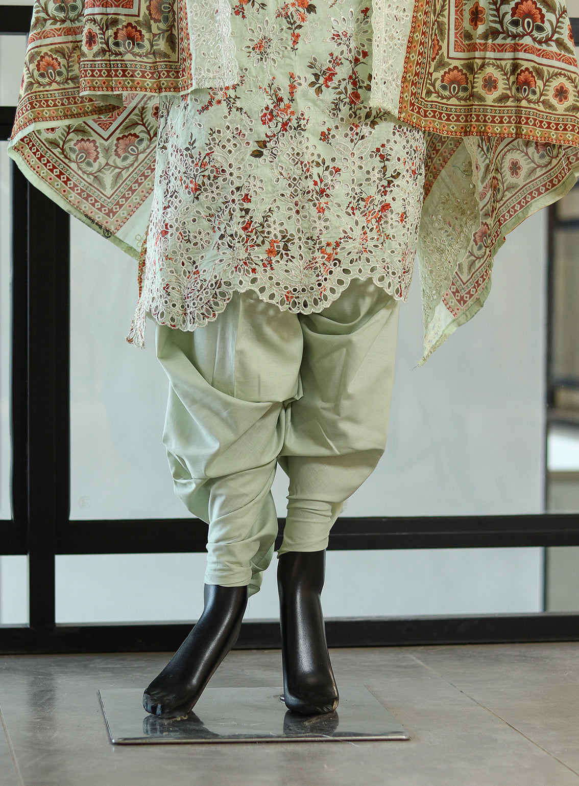 Bin Saeed Embroidered Lawn Suits Unstitched 3 Piece - BS25EC 06 Bin Saeed Embroidered Lawn Suits Unstitched 3 Piece - BS25EC 06