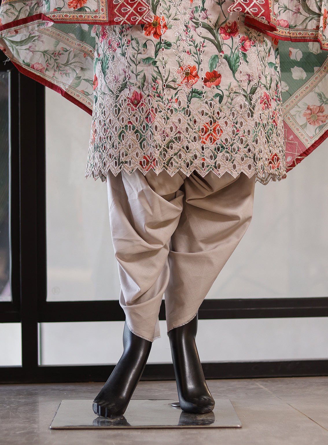 Bin Saeed Embroidered Lawn Suits Unstitched 3 Piece - BS25EC 07 Bin Saeed Embroidered Lawn Suits Unstitched 3 Piece - BS25EC 07