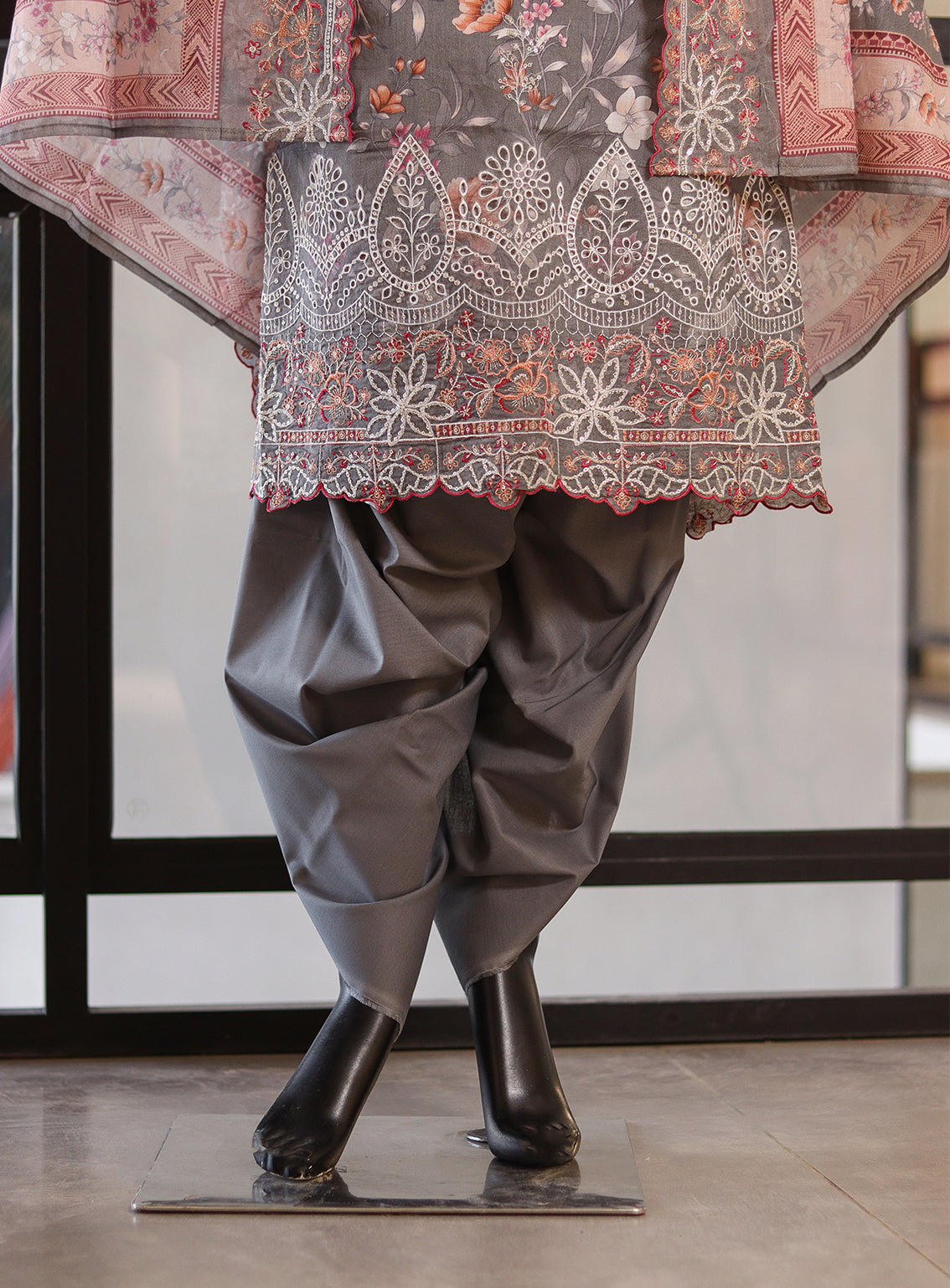 Bin Saeed Embroidered Lawn Suits Unstitched 3 Piece - BS25EC 17 Bin Saeed Embroidered Lawn Suits Unstitched 3 Piece - BS25EC 17