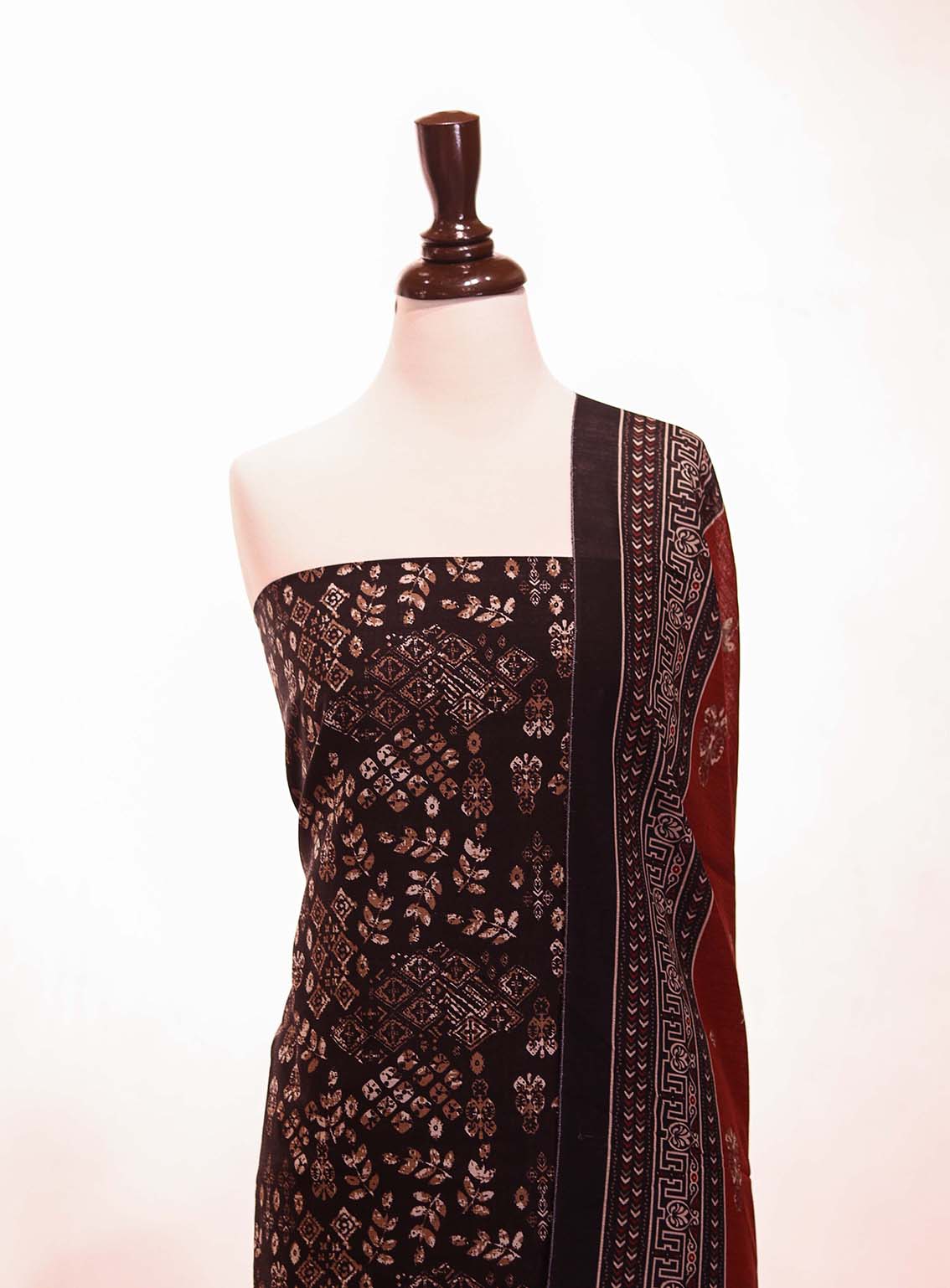 Bin Saeed Printed Khaddar Suits Unstitched 3 Piece - BS25K ALL01 Bin Saeed Printed Khaddar Suits Unstitched 3 Piece - BS25K ALL01