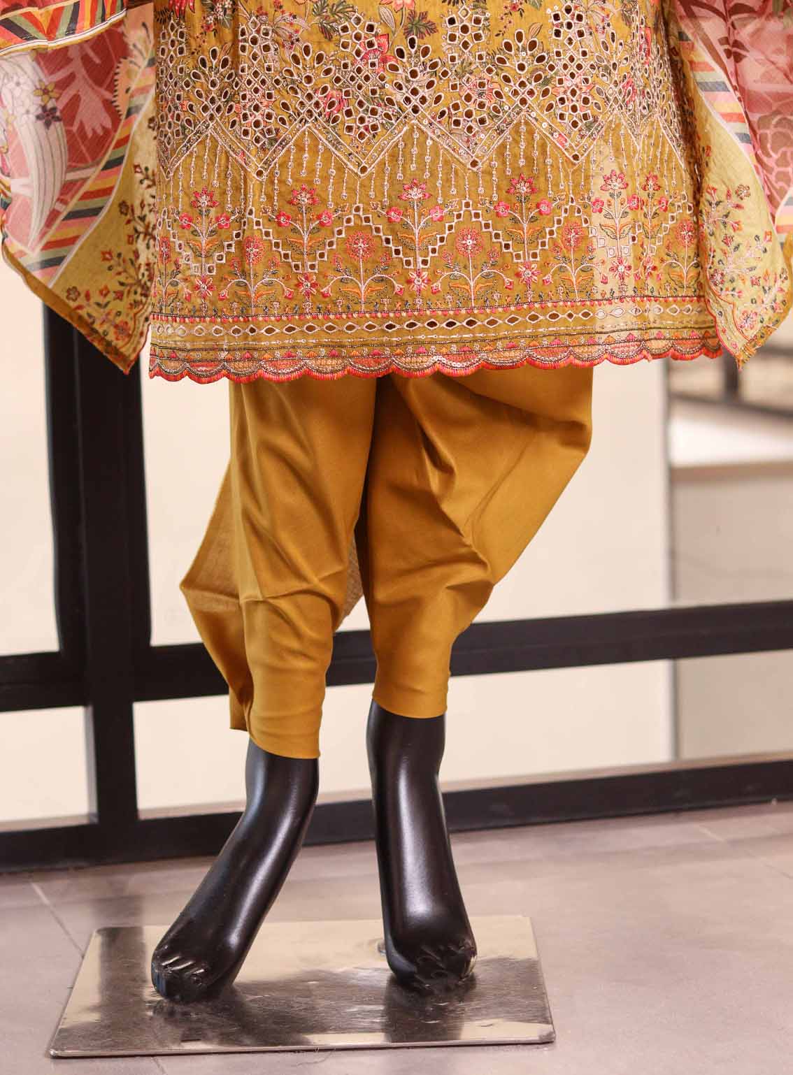 Bin Saeed Embroidered Lawn Suits Unstitched 3 Piece - BS25EC 23 Bin Saeed Embroidered Lawn Suits Unstitched 3 Piece - BS25EC 23