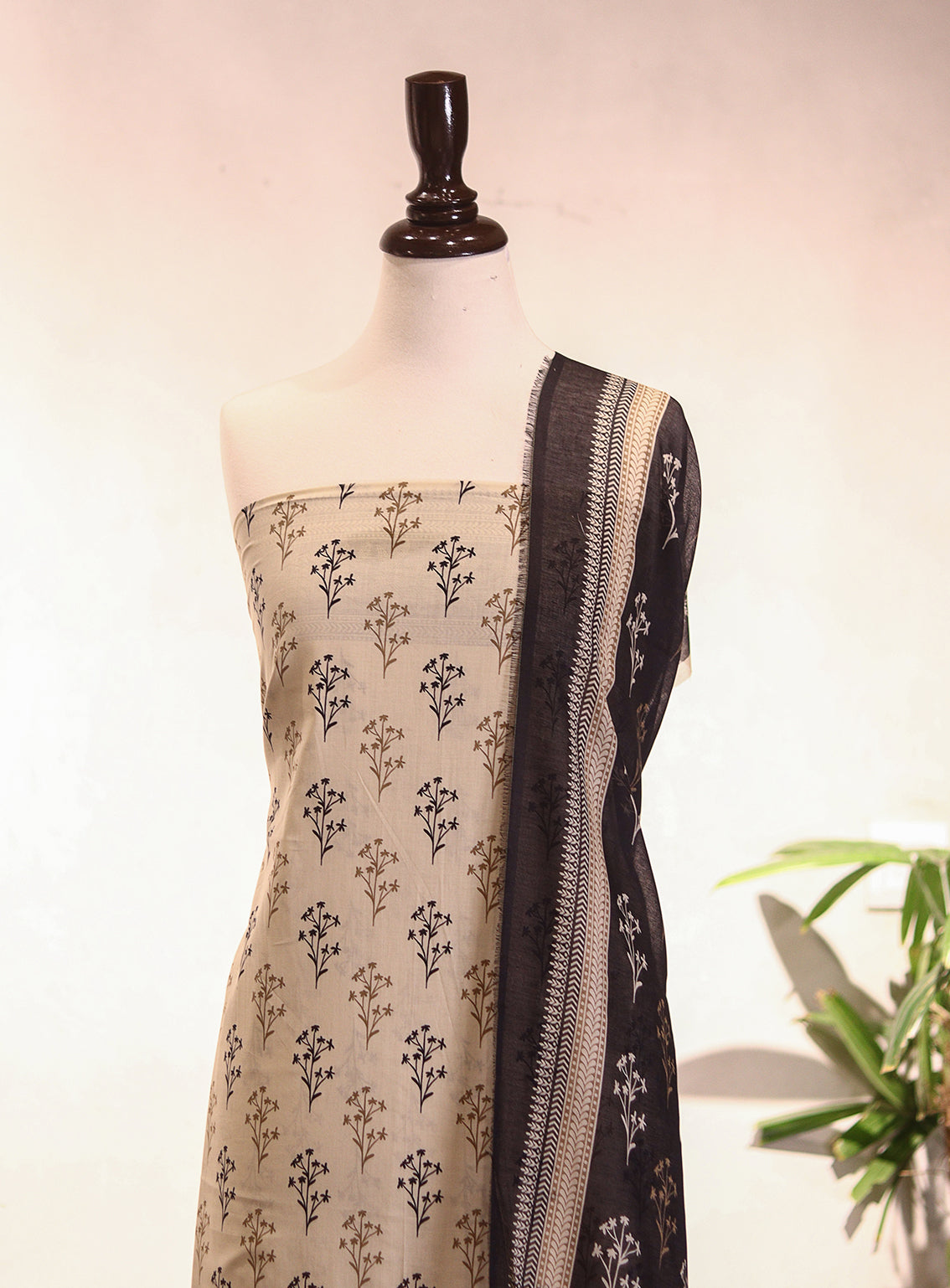 Bin Saeed Digital Printed Lawn 3 Piece Unstitched Suit BS26P D-178 Bin Saeed Digital Printed Lawn 3 Piece Unstitched Suit BS26P D-178