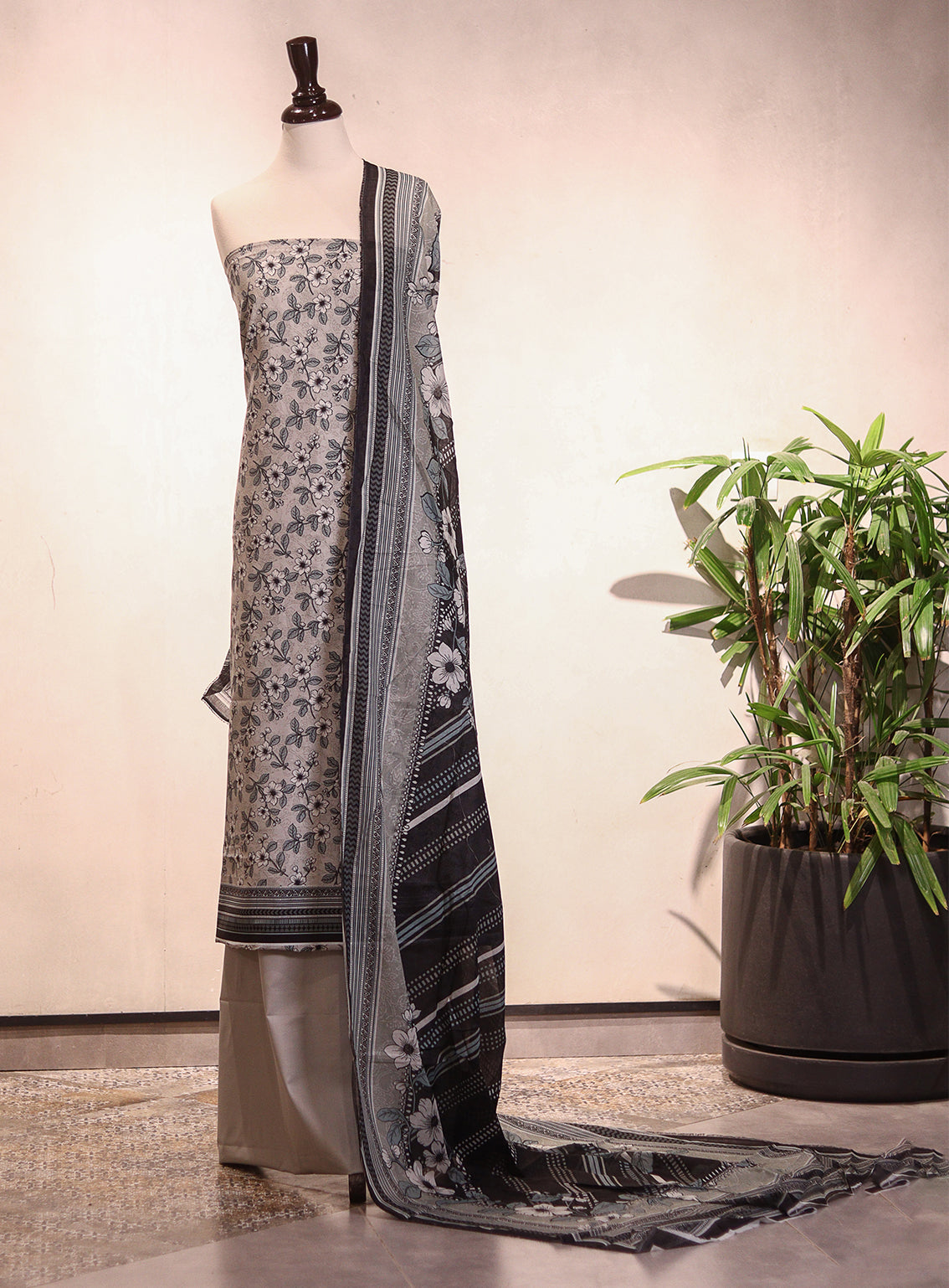 Bin Saeed Digital Printed Lawn 3 Piece Unstitched Suit BS26P D-217 Bin Saeed Digital Printed Lawn 3 Piece Unstitched Suit BS26P D-217