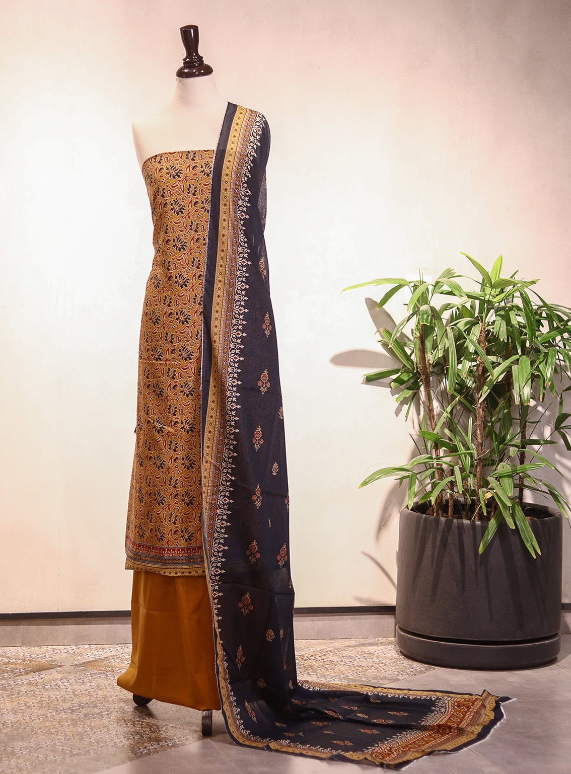 Bin Saeed Digital Printed Lawn 3 Piece Unstitched Suit BS26P D-228 Bin Saeed Digital Printed Lawn 3 Piece Unstitched Suit BS26P D-228