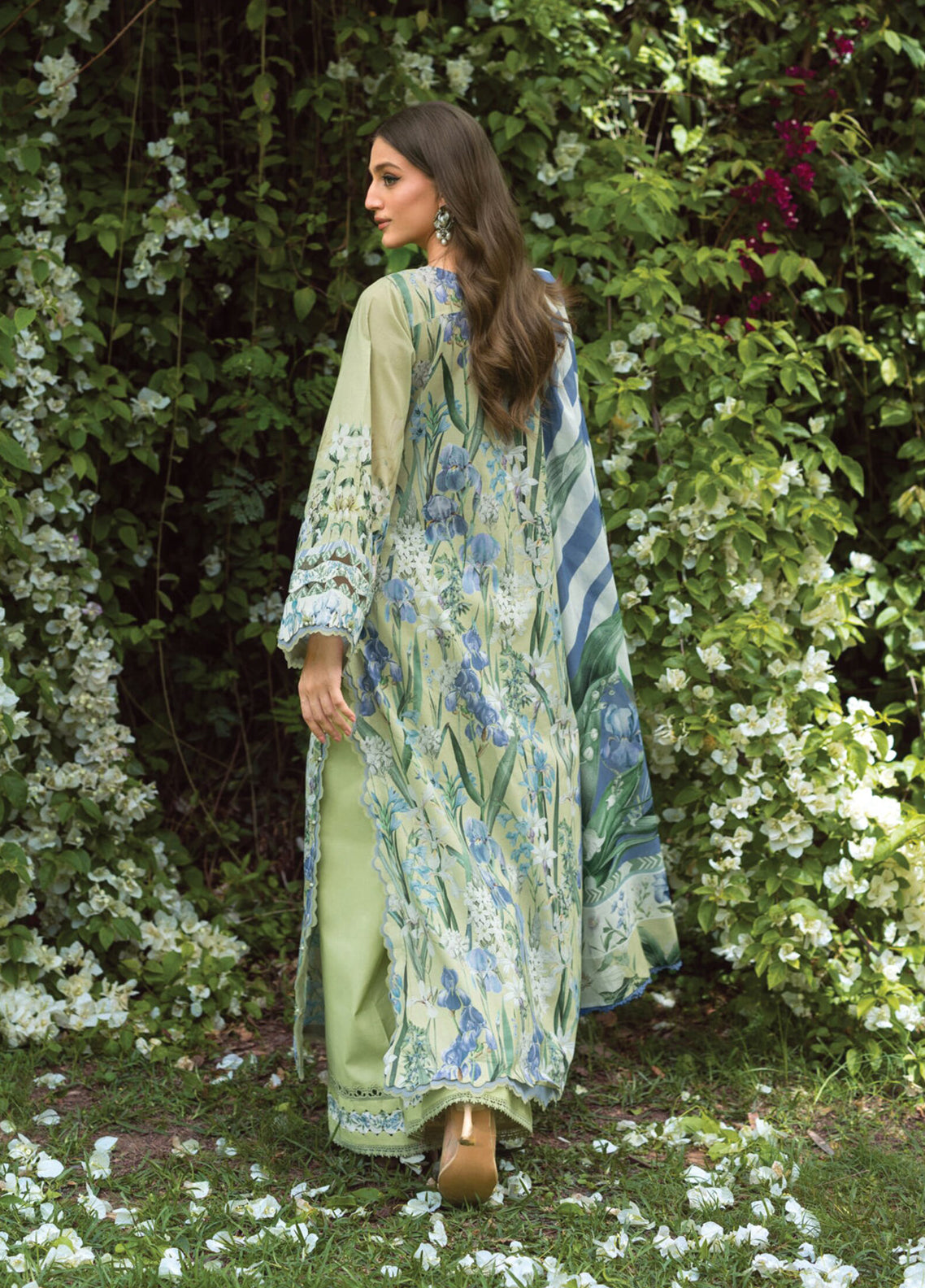 Bridgerton By Elaf Premium Printed Lawn 3 Piece Unstitched Suit EF26BP D-EPB-2A GARDEN AFFAIR Bridgerton By Elaf Premium Printed Lawn 3 Piece Unstitched Suit EF26BP D-EPB-2A GARDEN AFFAIR