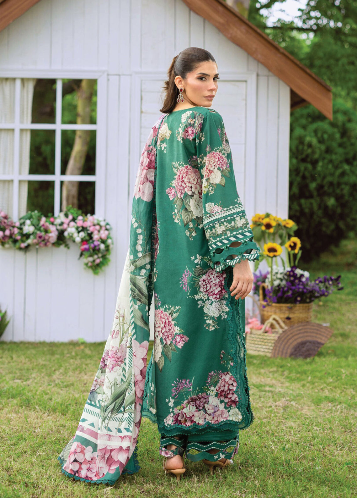 Bridgerton By Elaf Premium Printed Lawn 3 Piece Unstitched Suit EF26BP D-EPB-8B MARIN Bridgerton By Elaf Premium Printed Lawn 3 Piece Unstitched Suit EF26BP D-EPB-8B MARIN