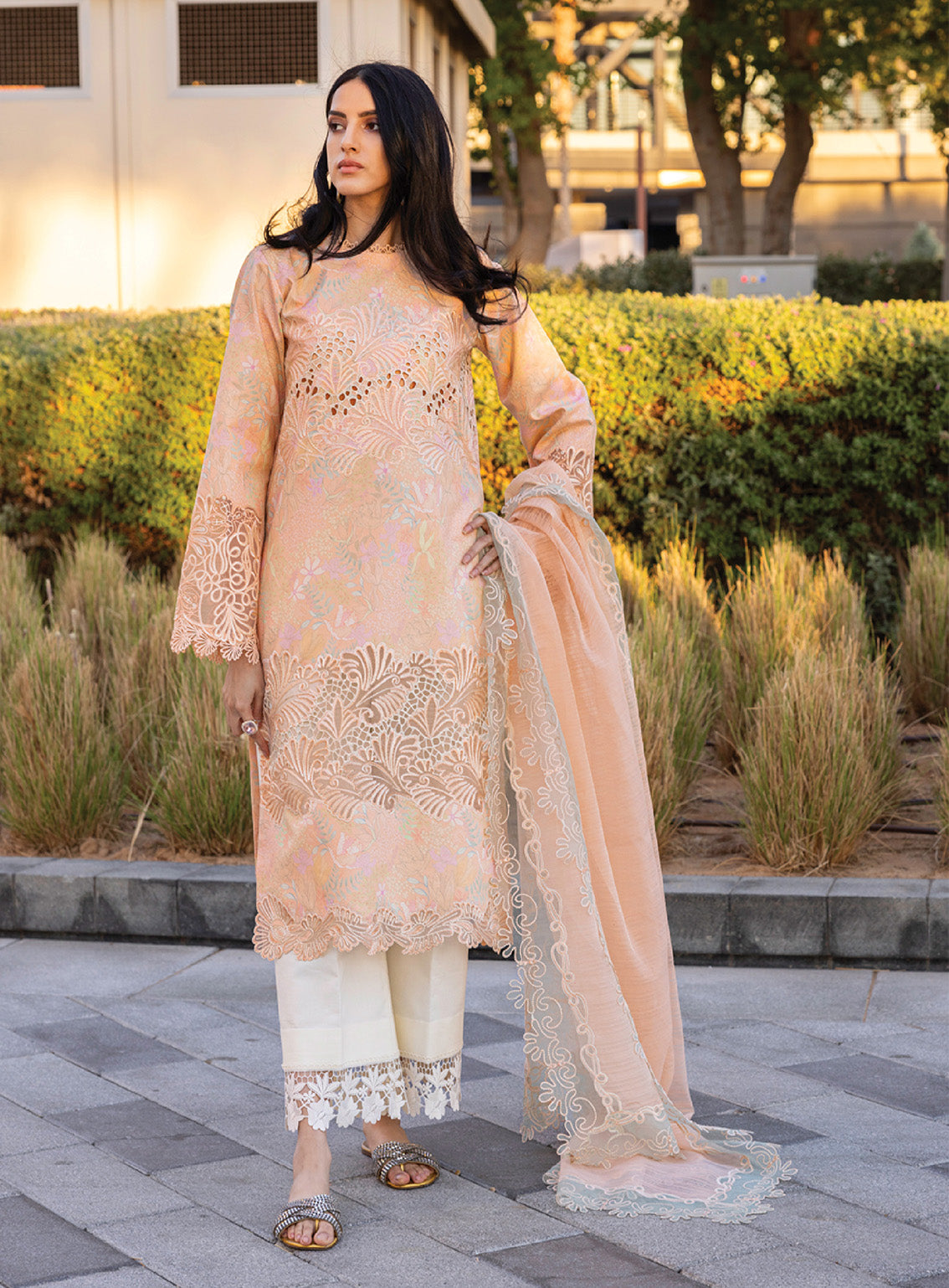 Carnation by Rang Rasiya Embroidered Lawn Suits Unstitched 3 Piece - RR25CL 04 ZINNIA Carnation by Rang Rasiya Embroidered Lawn Suits Unstitched 3 Piece - RR25CL 04 ZINNIA