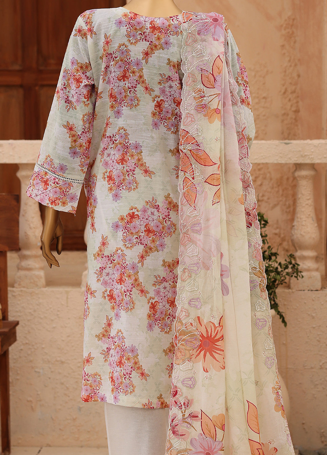 Casca By Schick Embroidered Lawn 3 Piece Unstitched Suit SDH26C D-03 Casca By Schick Embroidered Lawn 3 Piece Unstitched Suit SDH26C D-03