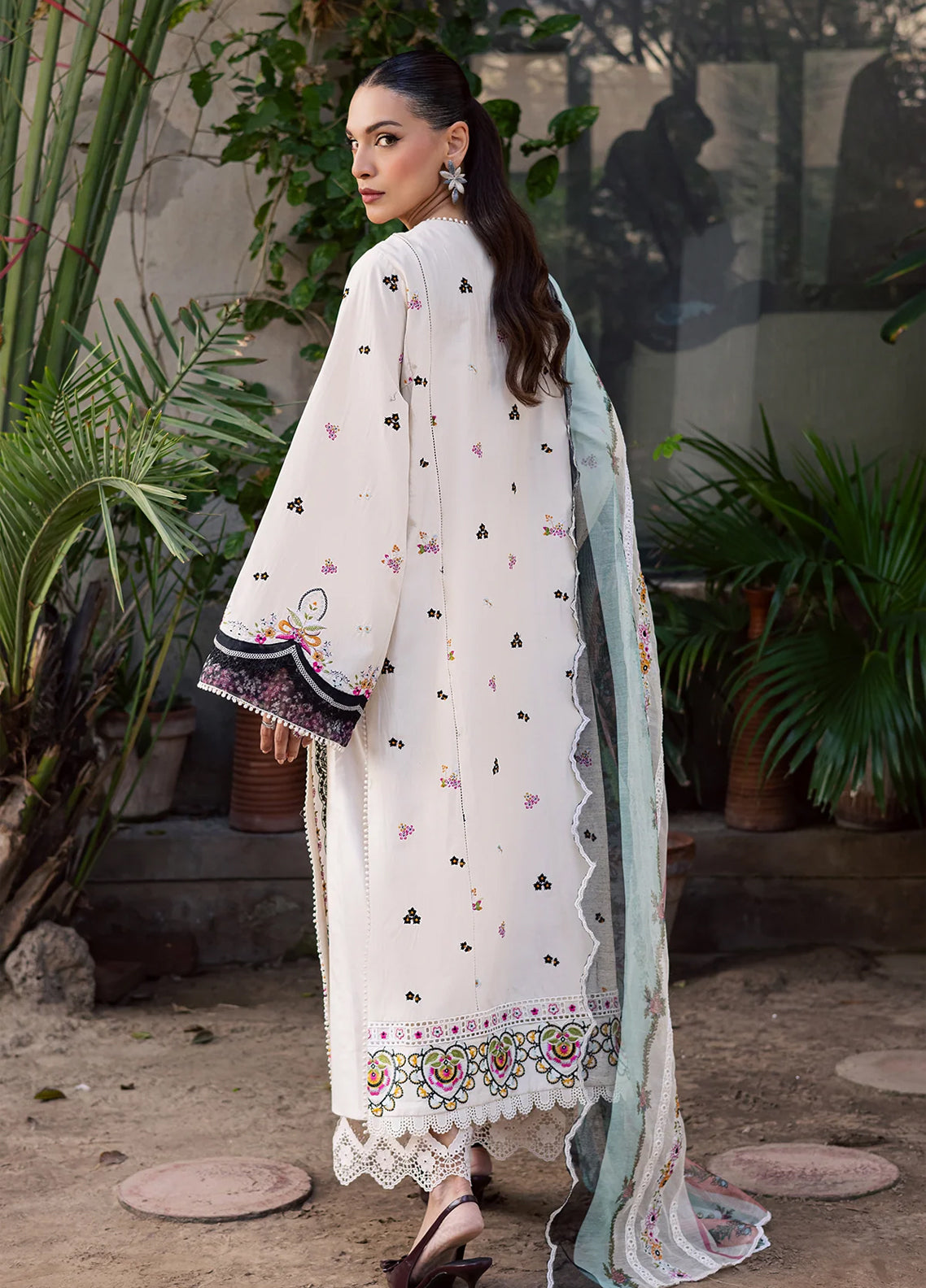 Celia By Zarposh Luxury Embroidered Lawn 3 Piece Unstitched Suit ZP26CLL D-ZARMIN Celia By Zarposh Luxury Embroidered Lawn 3 Piece Unstitched Suit ZP26CLL D-ZARMIN