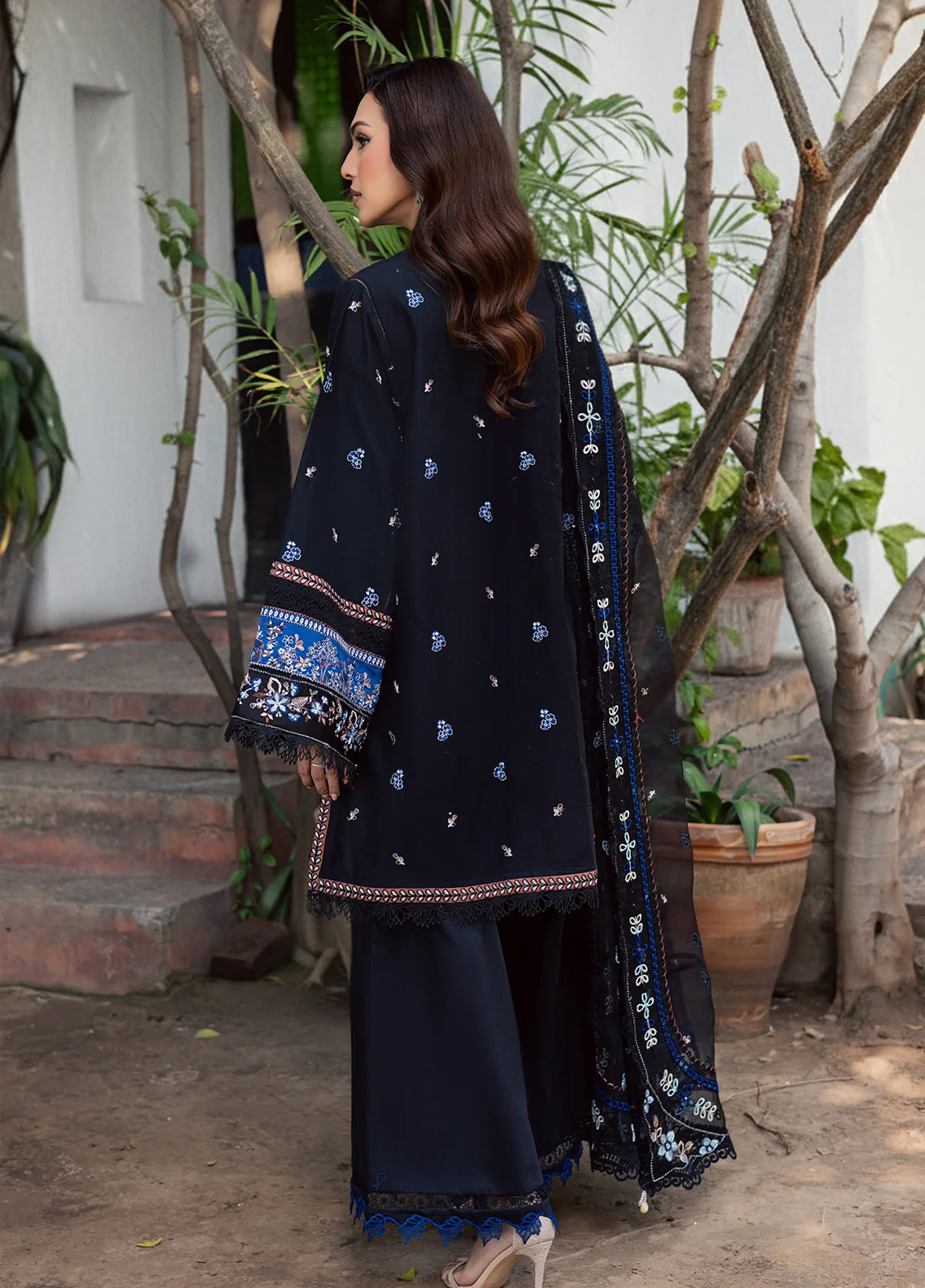 Celia By Zarposh Luxury Embroidered Lawn 3 Piece Unstitched Suit ZP26CLL D-ZELINE Celia By Zarposh Luxury Embroidered Lawn 3 Piece Unstitched Suit ZP26CLL D-ZELINE