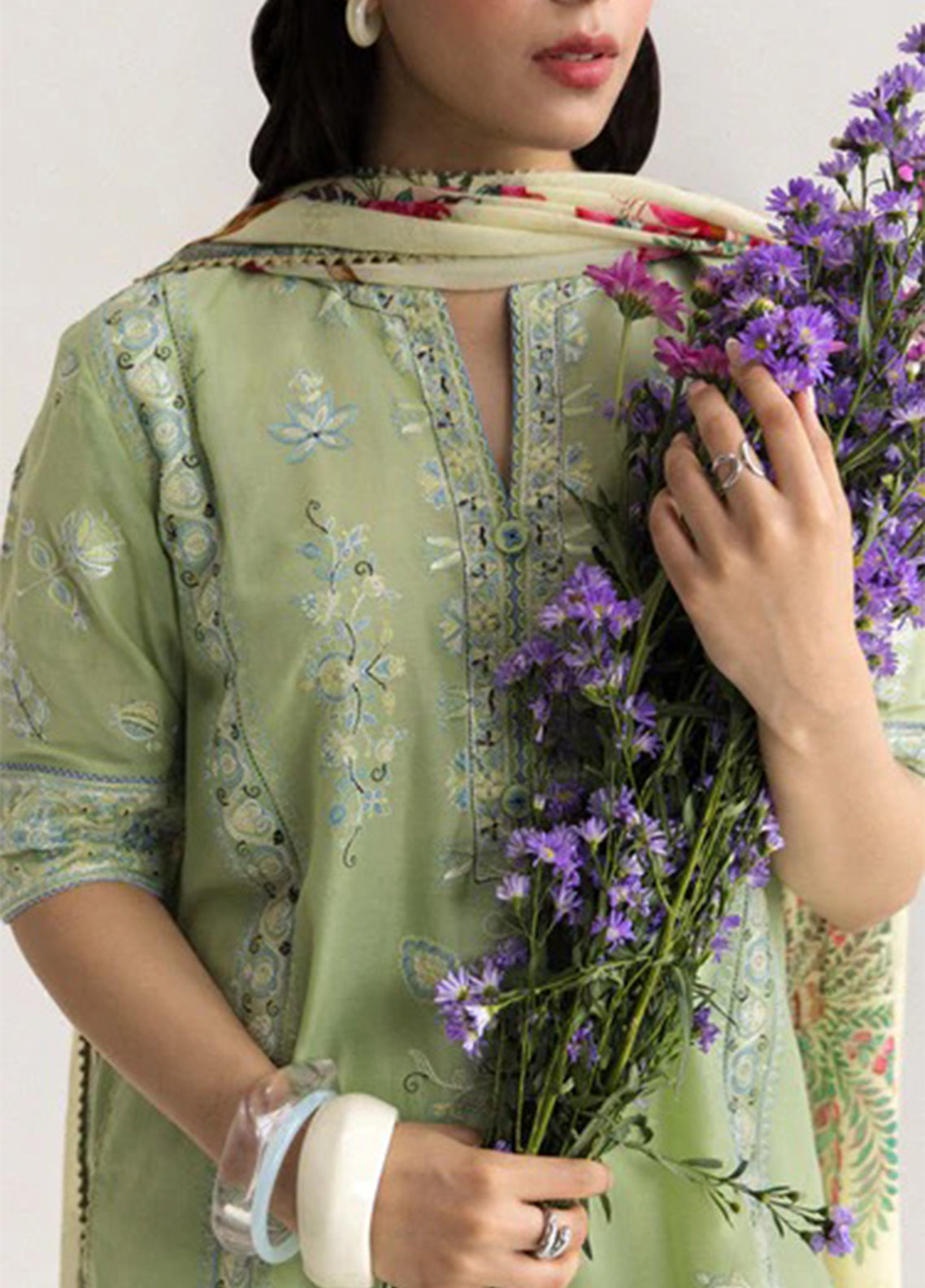 Coco By Zara Shahjahan Embrodiered Lawn 3 Piece Unstitched Suit CZS26LE2 D-5B NOA Coco By Zara Shahjahan Embrodiered Lawn 3 Piece Unstitched Suit CZS26LE2 D-5B NOA