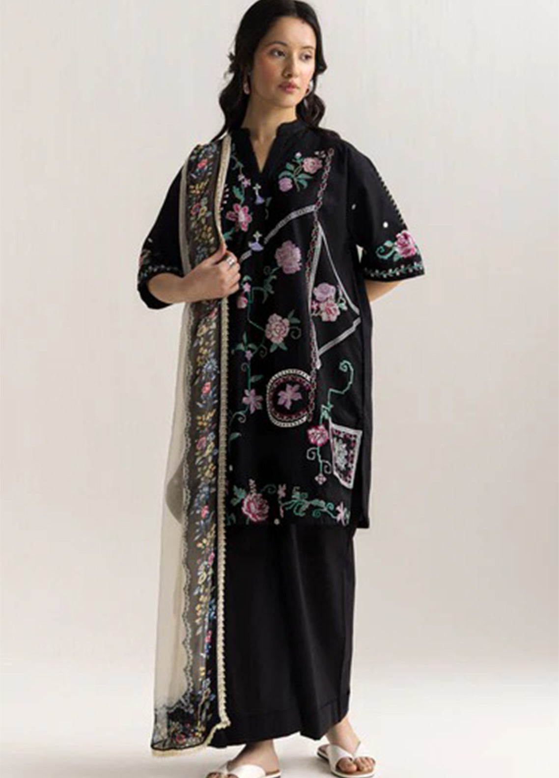 Coco By Zara Shahjahan Embrodiered Lawn 3 Piece Unstitched Suit CZS26LE2 D-6A INES Coco By Zara Shahjahan Embrodiered Lawn 3 Piece Unstitched Suit CZS26LE2 D-6A INES