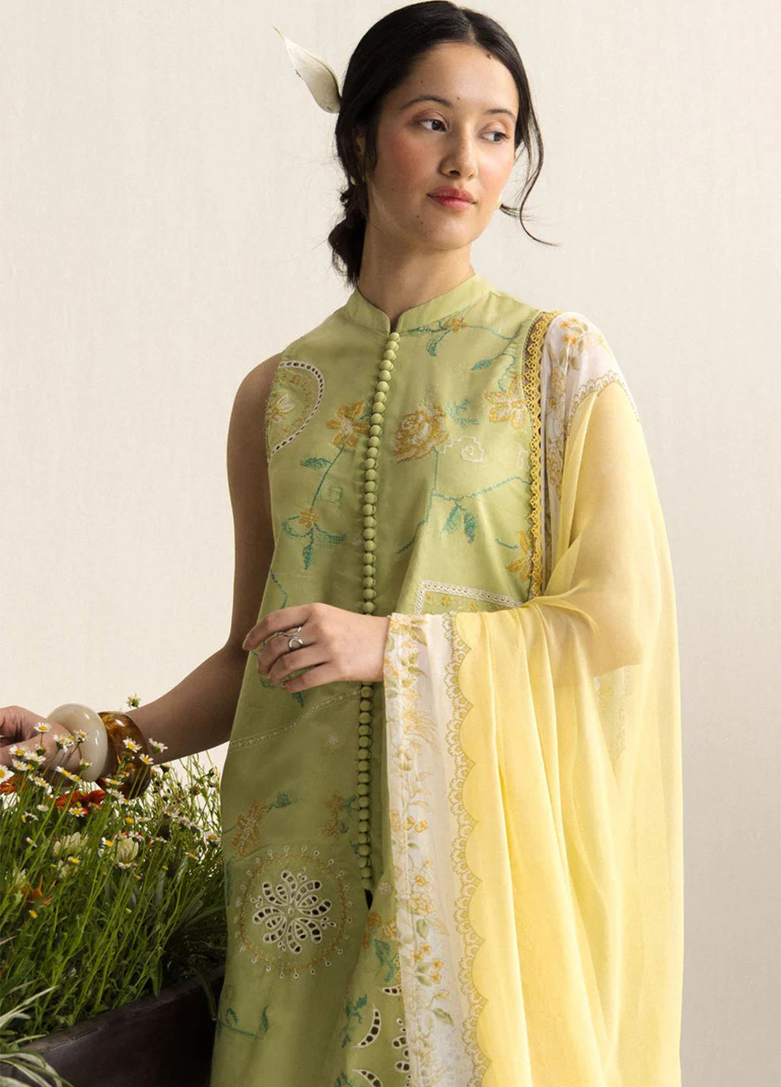 Coco By Zara Shahjahan Embrodiered Lawn 3 Piece Unstitched Suit CZS26LE2 D-6B INES Coco By Zara Shahjahan Embrodiered Lawn 3 Piece Unstitched Suit CZS26LE2 D-6B INES