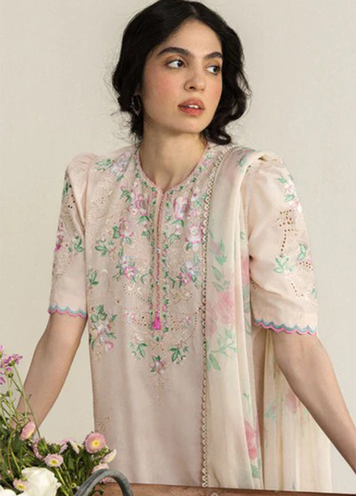 Coco By Zara Shahjahan Embrodiered Lawn 3 Piece Unstitched Suit CZS26LE2 D-7B ARLO Coco By Zara Shahjahan Embrodiered Lawn 3 Piece Unstitched Suit CZS26LE2 D-7B ARLO