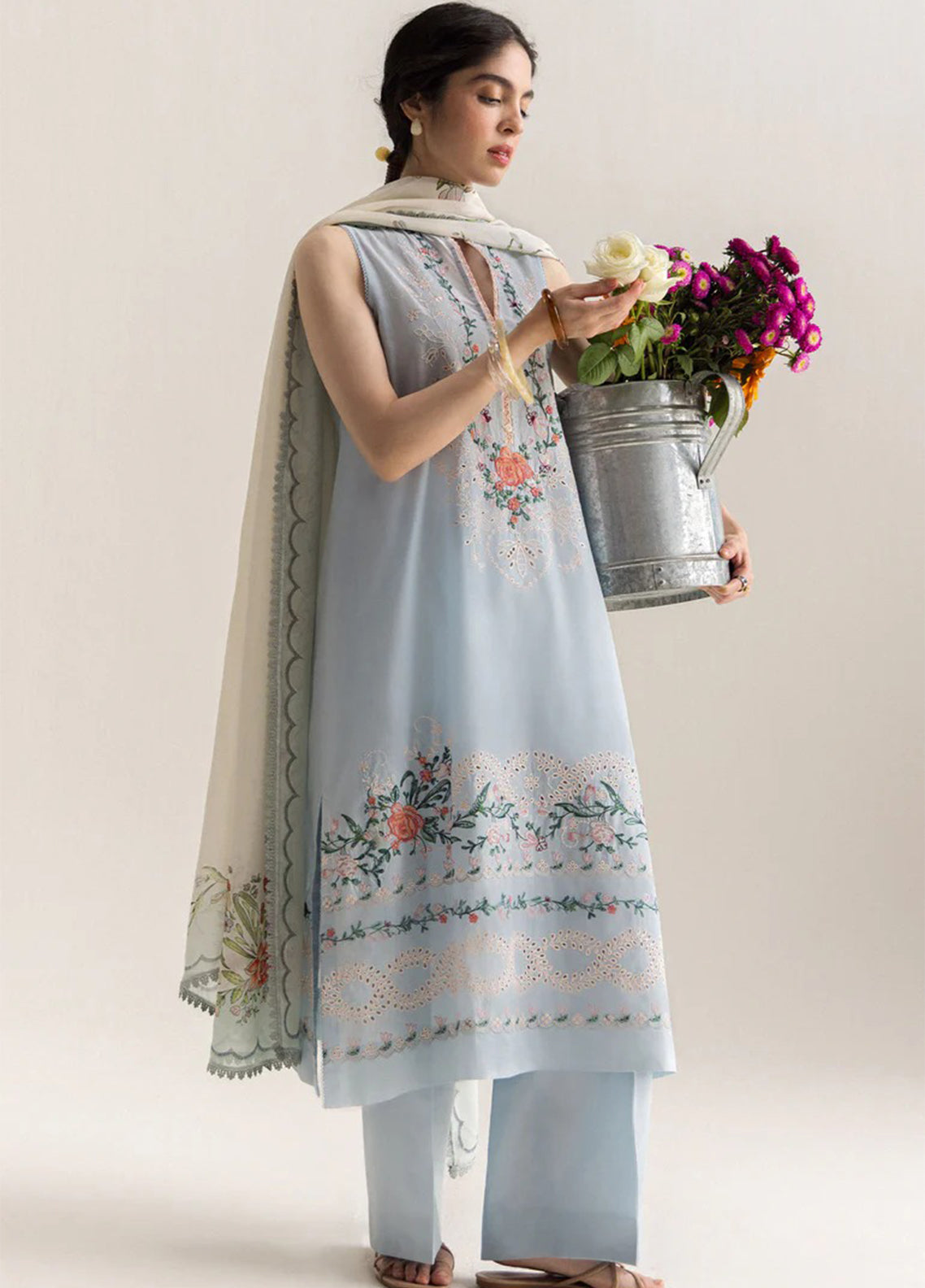 Coco By Zara Shahjahan Embrodiered Lawn 3 Piece Unstitched Suit CZS26LE2 D-8B KIAN Coco By Zara Shahjahan Embrodiered Lawn 3 Piece Unstitched Suit CZS26LE2 D-8B KIAN