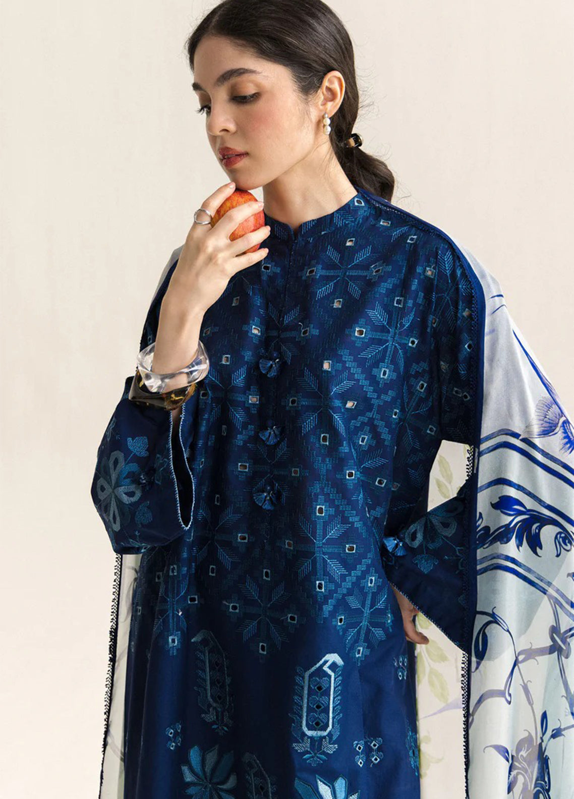 Coco By Zara Shahjahan Embrodiered Lawn 3 Piece Unstitched Suit CZS26LE2 D-9A SOREN Coco By Zara Shahjahan Embrodiered Lawn 3 Piece Unstitched Suit CZS26LE2 D-9A SOREN