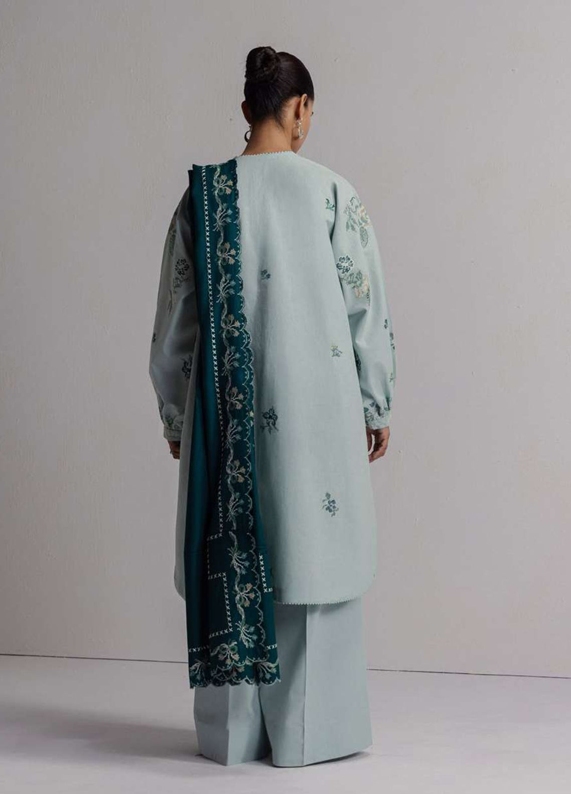 Coco By Zara Shahjahan Embroidered Karandi 3 Piece Unstitched Suit ZS26CW D-03B RAKHSH Coco By Zara Shahjahan Embroidered Karandi 3 Piece Unstitched Suit ZS26CW D-03B RAKHSH