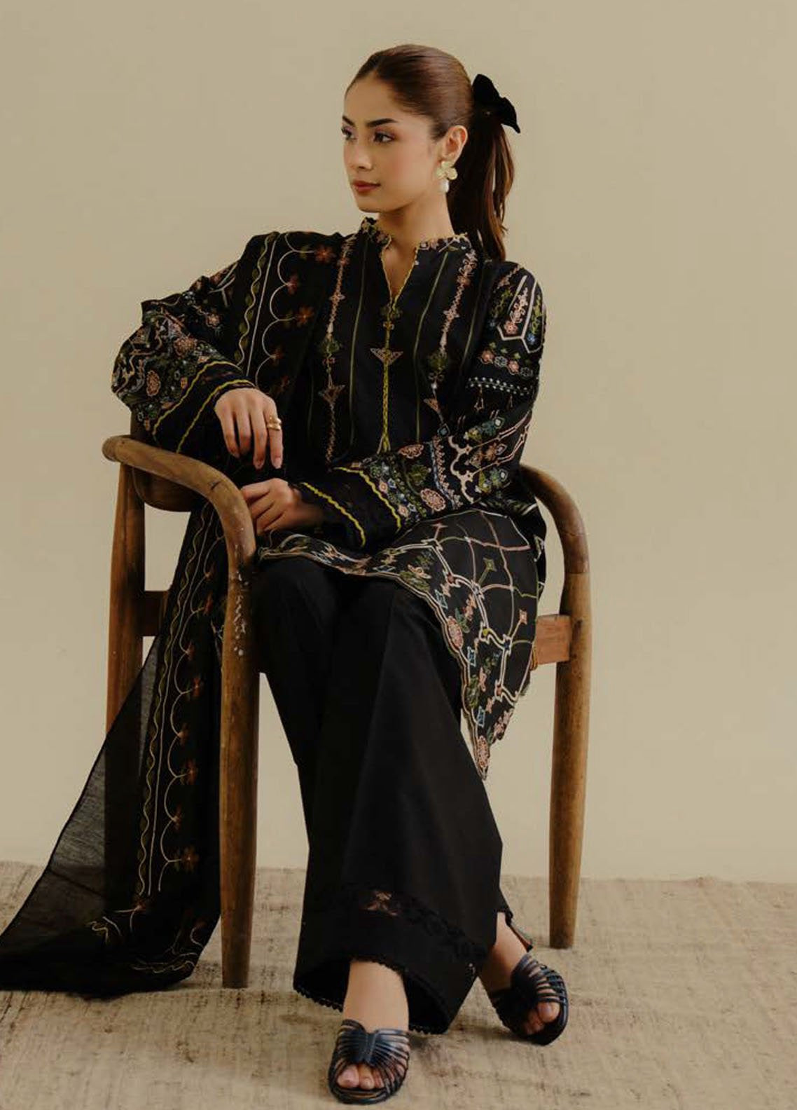 Coco by Zara Shahjahan Embroidered Lawn Suits Unstitched 3 Piece - CZS25L2 2A IRIS Coco by Zara Shahjahan Embroidered Lawn Suits Unstitched 3 Piece - CZS25L2 2A IRIS