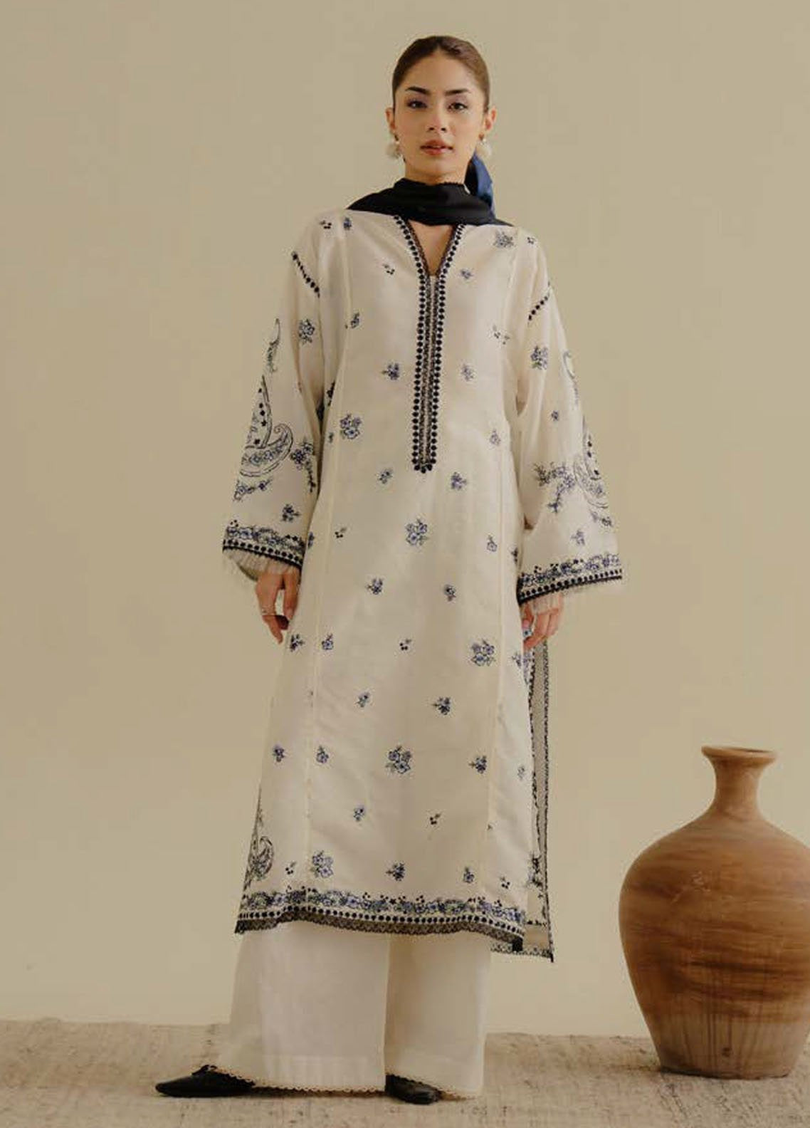 Coco by Zara Shahjahan Embroidered Lawn Suits Unstitched 3 Piece - CZS25L2 4A YANA Coco by Zara Shahjahan Embroidered Lawn Suits Unstitched 3 Piece - CZS25L2 4A YANA