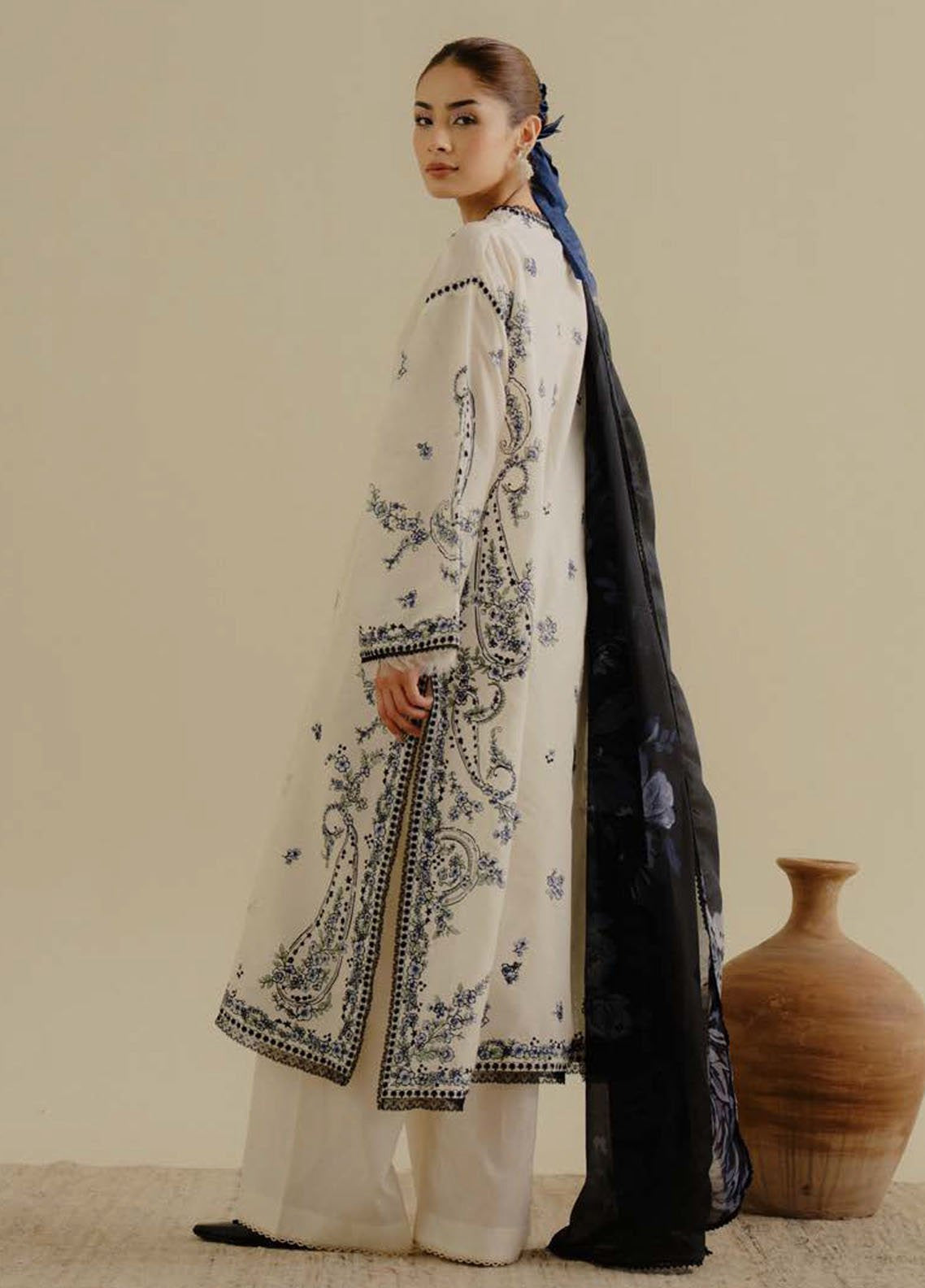 Coco by Zara Shahjahan Embroidered Lawn Suits Unstitched 3 Piece - CZS25L2 4A YANA Coco by Zara Shahjahan Embroidered Lawn Suits Unstitched 3 Piece - CZS25L2 4A YANA
