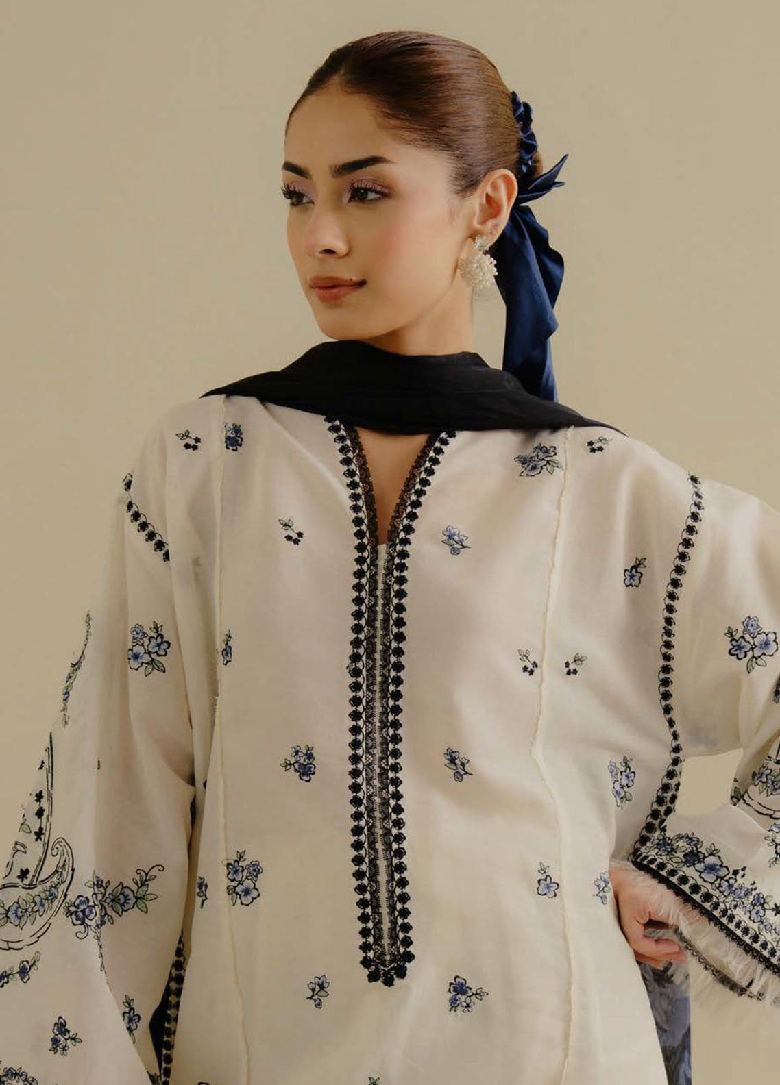 Coco by Zara Shahjahan Embroidered Lawn Suits Unstitched 3 Piece - CZS25L2 4A YANA Coco by Zara Shahjahan Embroidered Lawn Suits Unstitched 3 Piece - CZS25L2 4A YANA