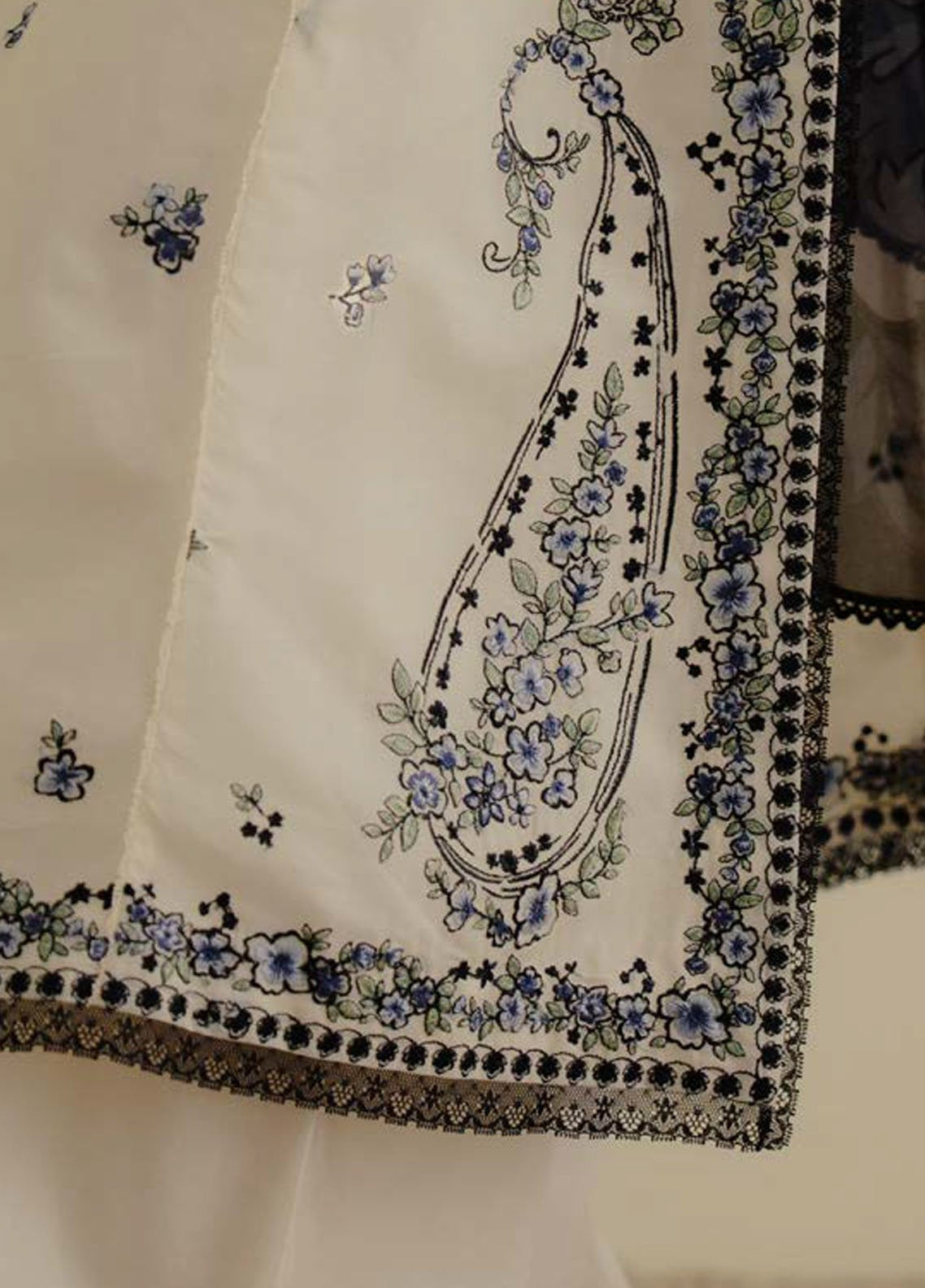 Coco by Zara Shahjahan Embroidered Lawn Suits Unstitched 3 Piece - CZS25L2 4A YANA Coco by Zara Shahjahan Embroidered Lawn Suits Unstitched 3 Piece - CZS25L2 4A YANA
