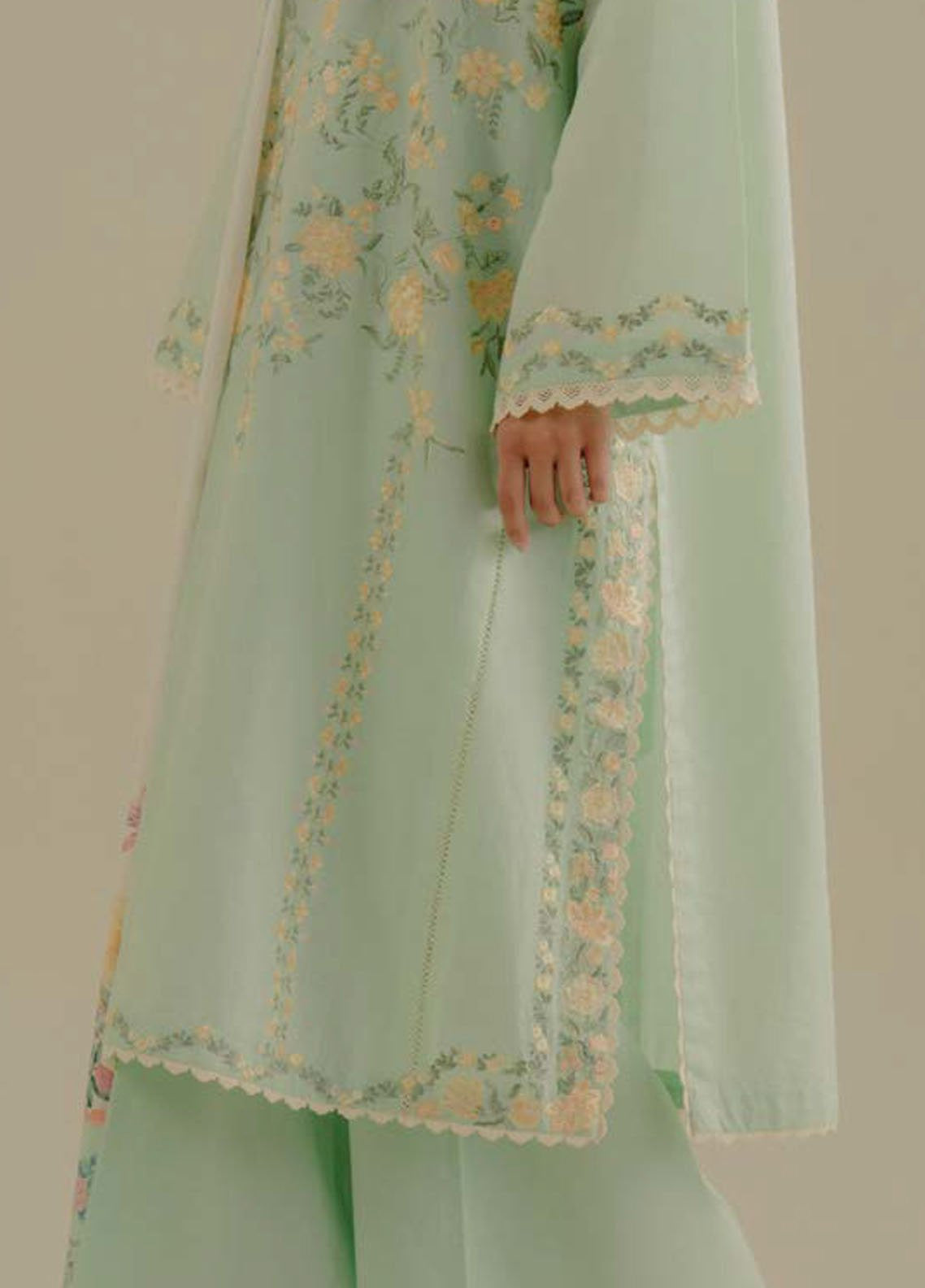 Coco by Zara Shahjahan Embroidered Lawn Suits Unstitched 3 Piece - CZS25L2 7A VELIN Coco by Zara Shahjahan Embroidered Lawn Suits Unstitched 3 Piece - CZS25L2 7A VELIN