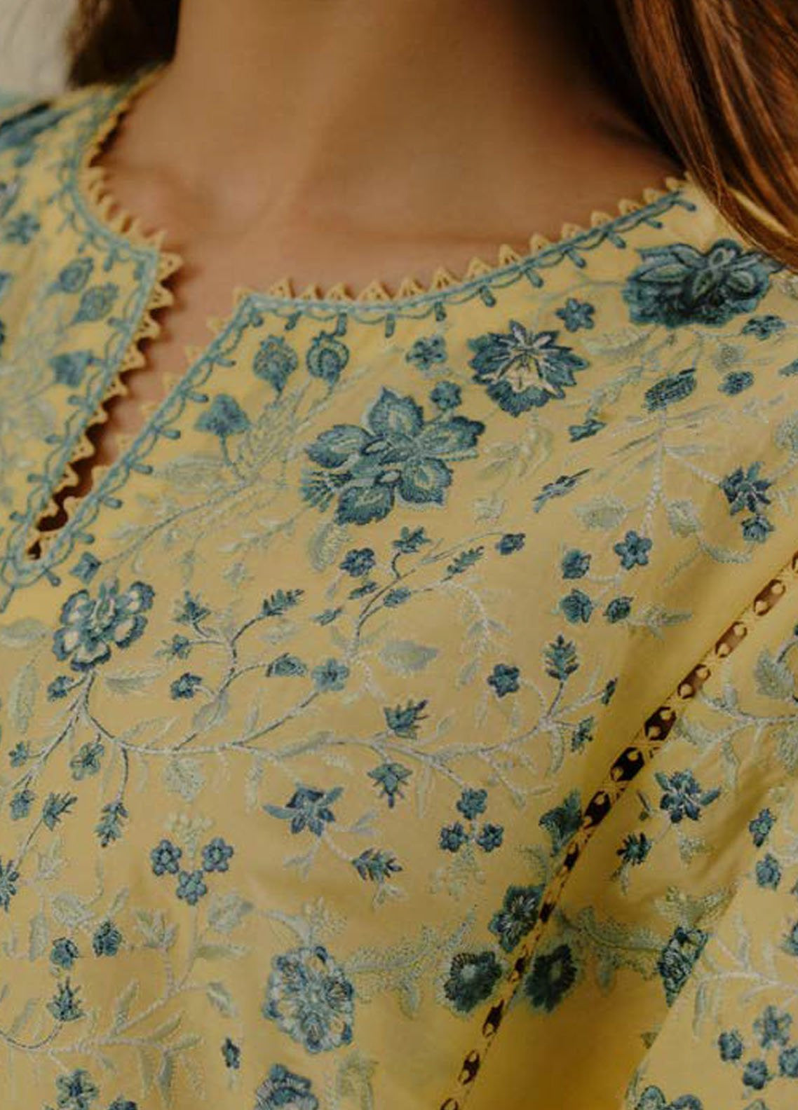 Coco by Zara Shahjahan Embroidered Lawn Suits Unstitched 3 Piece - CZS25L2 7B VELIN Coco by Zara Shahjahan Embroidered Lawn Suits Unstitched 3 Piece - CZS25L2 7B VELIN