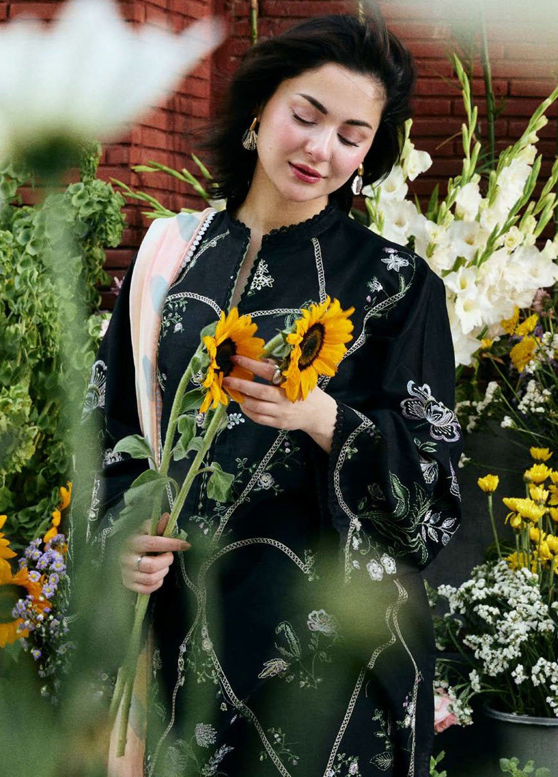 Coco by Zara Shahjahan Embroidered Lawn Suits Unstitched 3 Piece - CZS25L2 8A TARA Coco by Zara Shahjahan Embroidered Lawn Suits Unstitched 3 Piece - CZS25L2 8A TARA