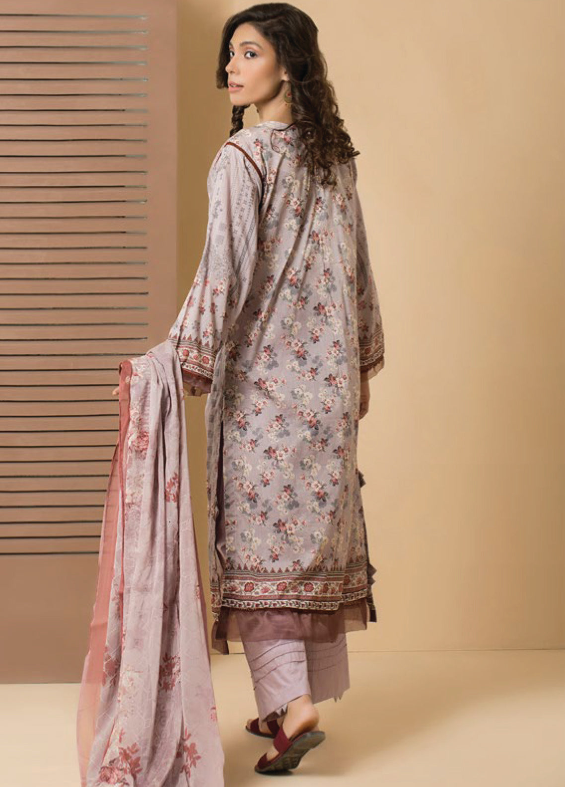 D#7747 Rashid Sevda Emb Lawn Collection 623 D#7747 Rashid Sevda Emb Lawn Collection 623