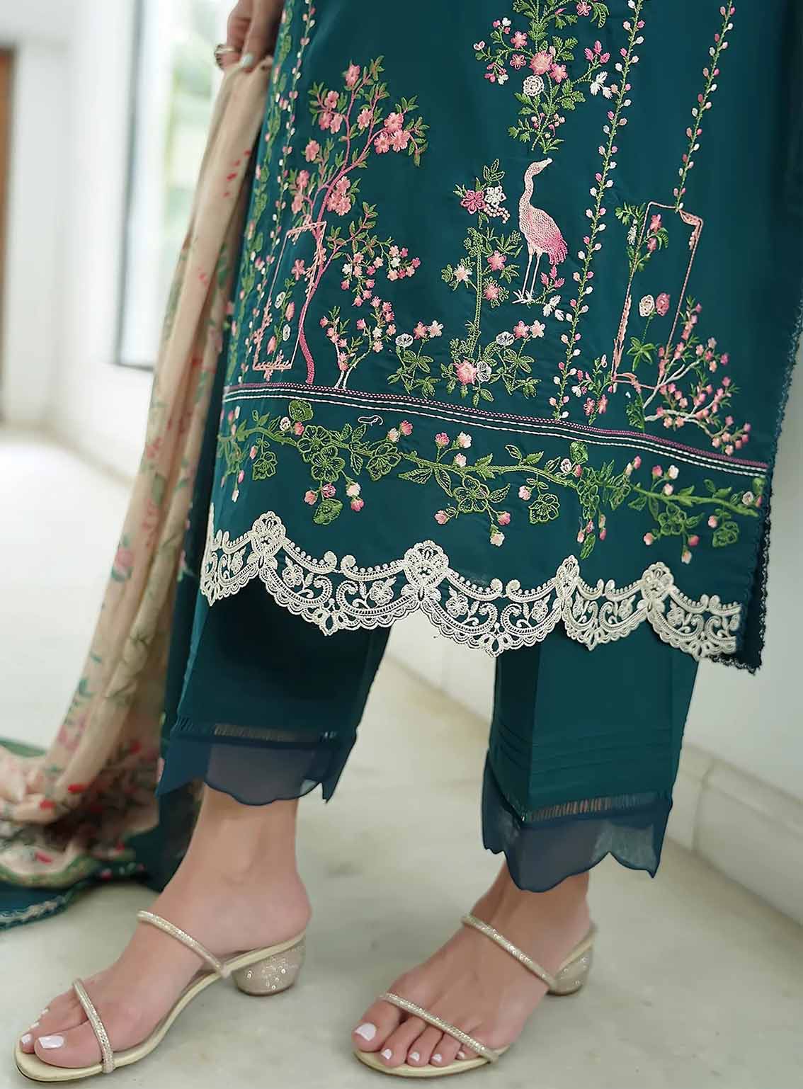 Sahar Embroidered Lawn 3 Piece Unstitched Suit S25FEV2 D-02 TEAL GARDENIA Sahar Embroidered Lawn 3 Piece Unstitched Suit S25FEV2 D-02 TEAL GARDENIA