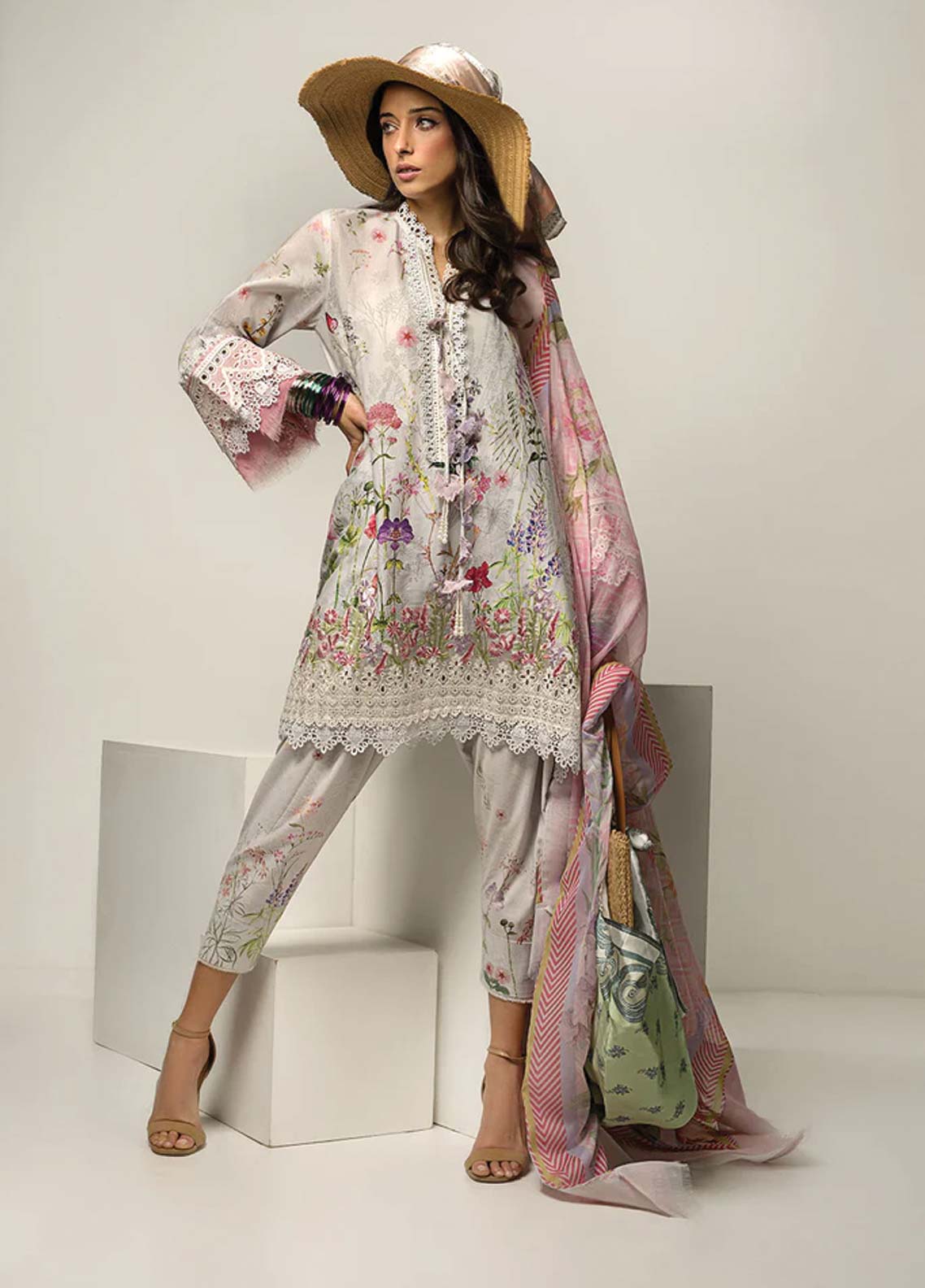 D#6B Sobia Nazir Vital Emb Lawn Collection 623 V-2 D#6B Sobia Nazir Vital Emb Lawn Collection 623 V-2