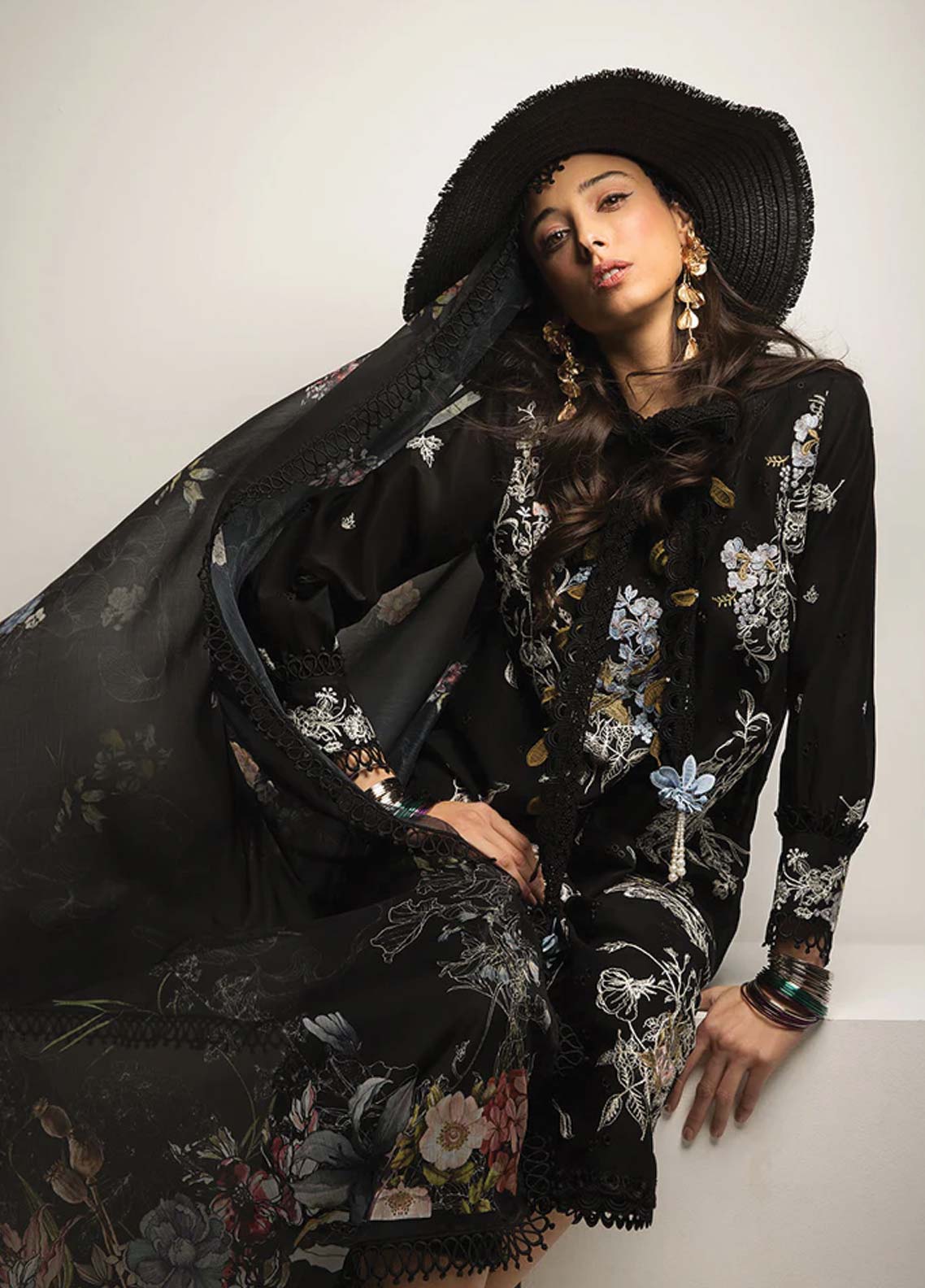 D#7B Sobia Nazir Vital Emb Lawn Collection 623 V-2 D#7B Sobia Nazir Vital Emb Lawn Collection 623 V-2