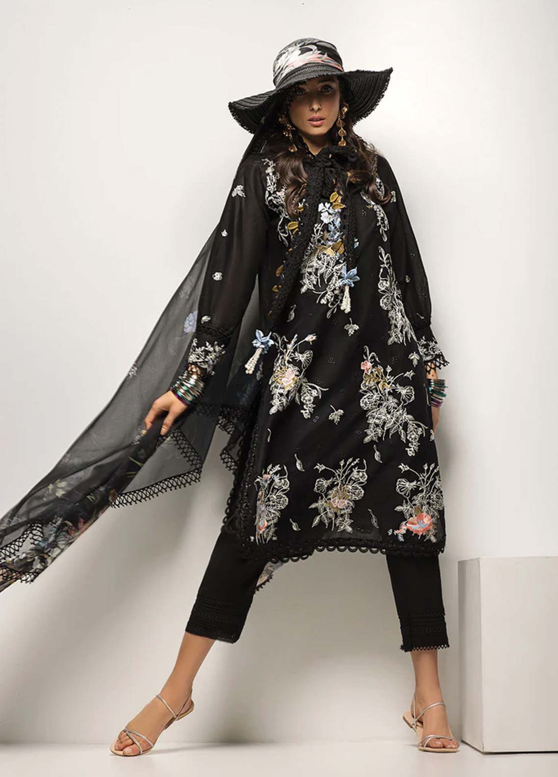 D#7B Sobia Nazir Vital Emb Lawn Collection 623 V-2 D#7B Sobia Nazir Vital Emb Lawn Collection 623 V-2