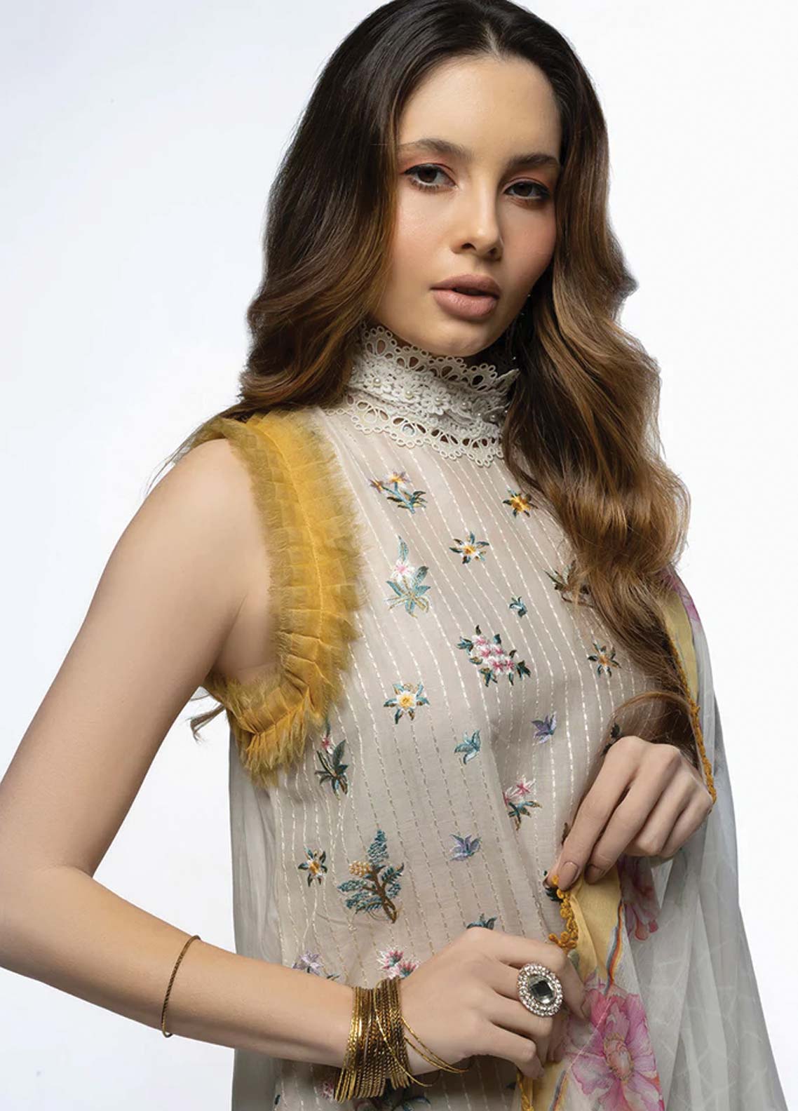 D#8B Sobia Nazir Vital Emb Lawn Collection 623 V-2 D#8B Sobia Nazir Vital Emb Lawn Collection 623 V-2
