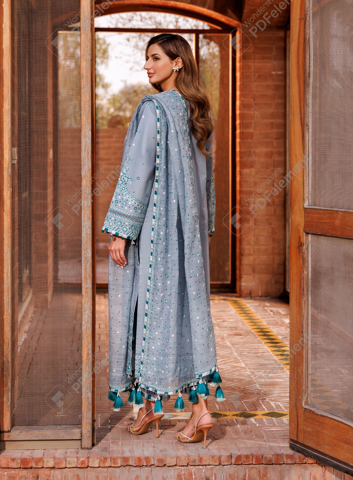 Dastoor By Farasha Embroidered Lawn Suits Unstitched 3 Piece - FSH24DL 04 BERYL GREY Dastoor By Farasha Embroidered Lawn Suits Unstitched 3 Piece - FSH24DL 04 BERYL GREY