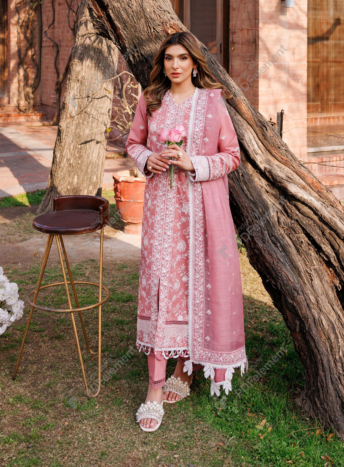 Dastoor By Farasha Embroidered Lawn Suits Unstitched 3 Piece - FSH24DL 05 PEARL MIST Dastoor By Farasha Embroidered Lawn Suits Unstitched 3 Piece - FSH24DL 05 PEARL MIST